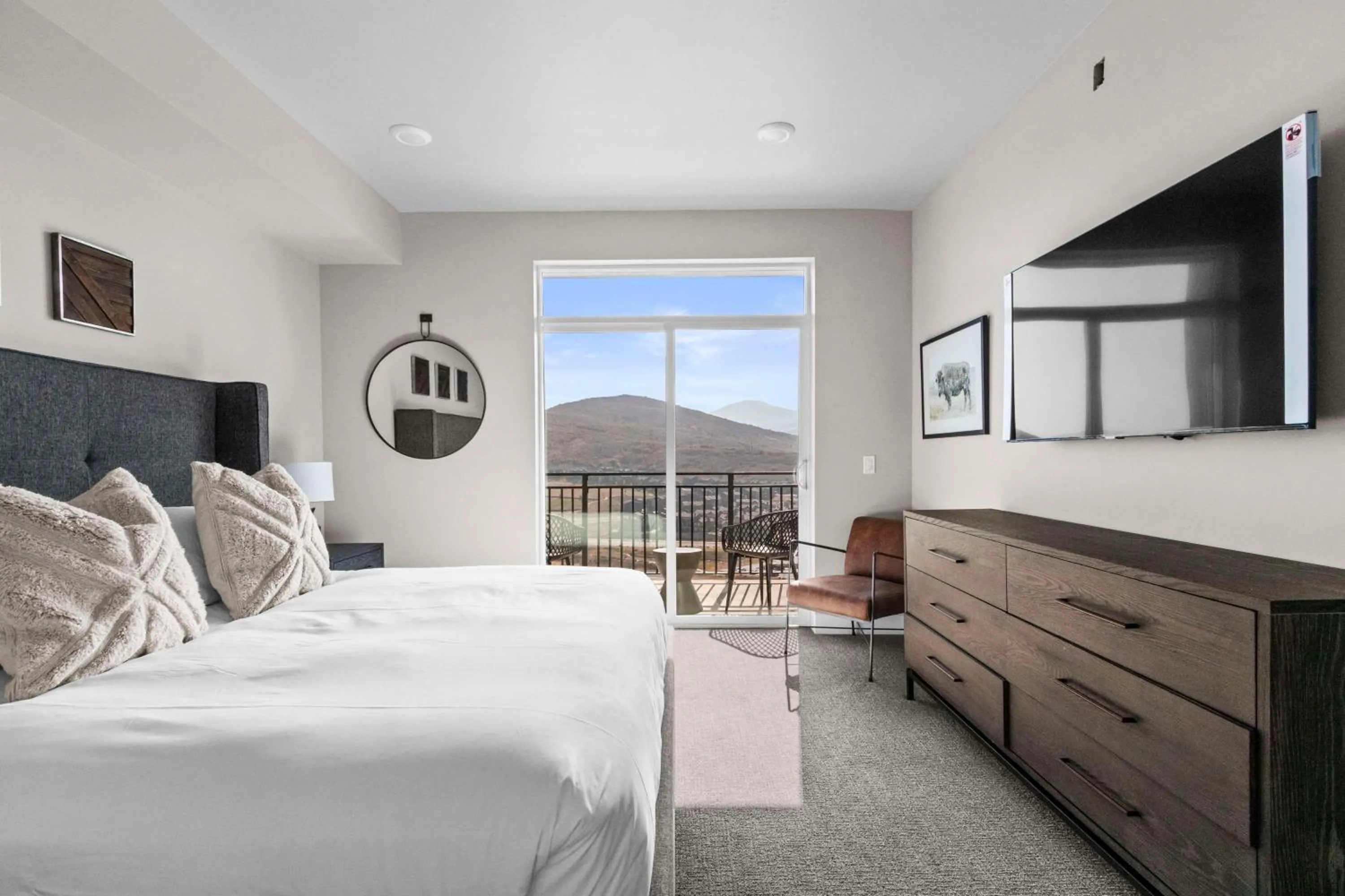 View (from property/room), Bed in Black Rock Mountain Resort