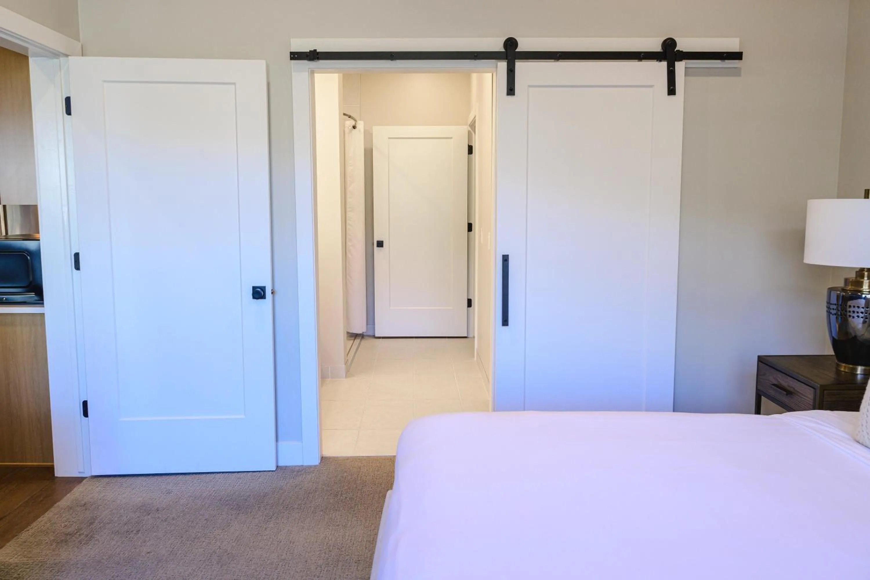 Photo of the whole room, Bed in Black Rock Mountain Resort