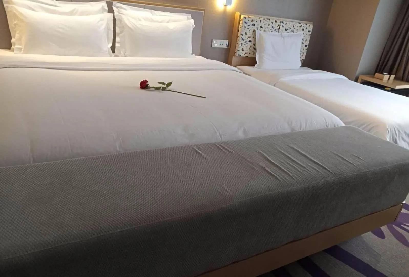 Bed in 7Days Premium Chengdu Global Center New Exhibition Branch