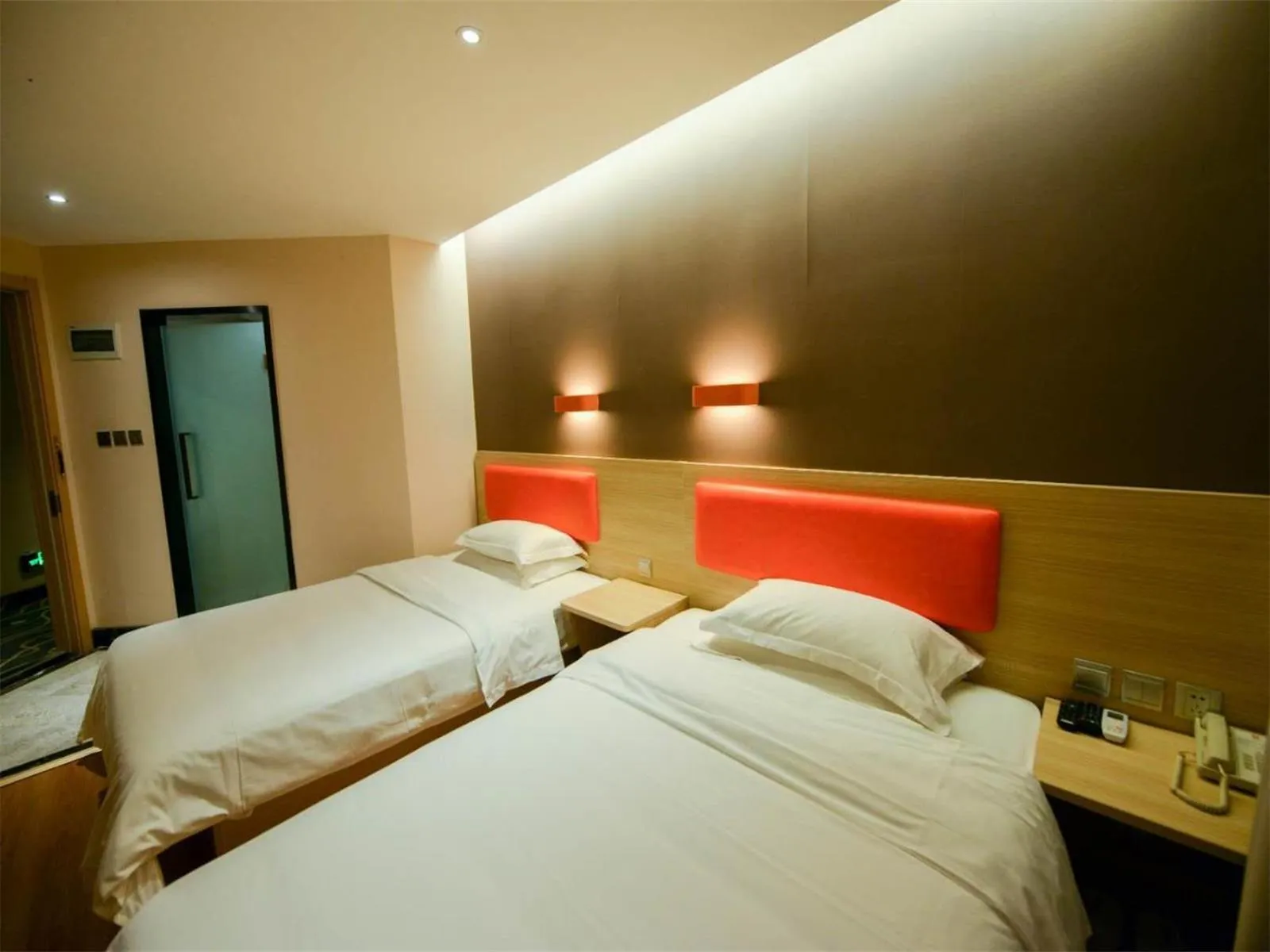 Bed in 7Days Premium Dalian Xinghai Square Xi'an Road Subway Station Branch