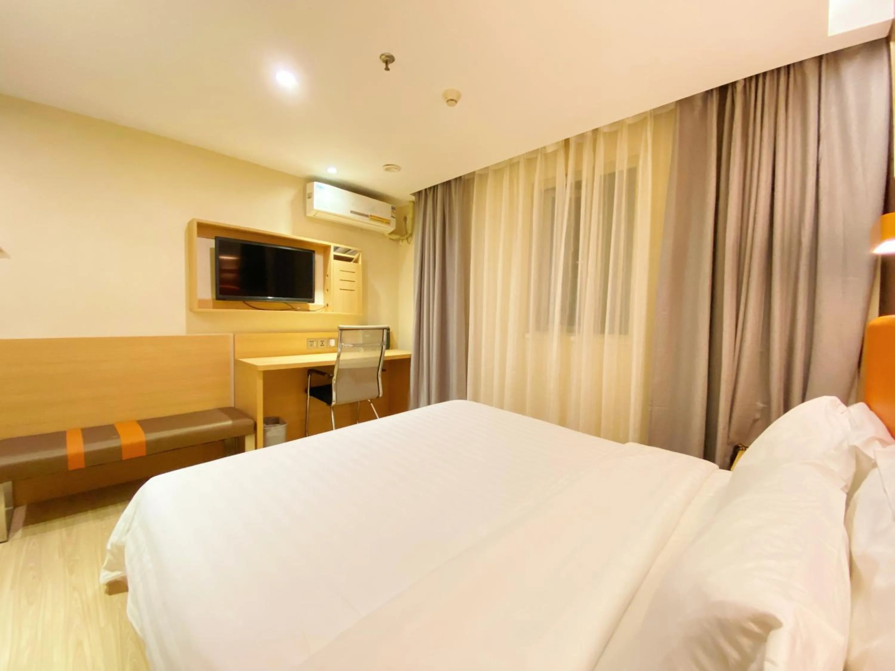 Bed in 7Days Premium Guangzhou Chenjiaci Dukang Avenue