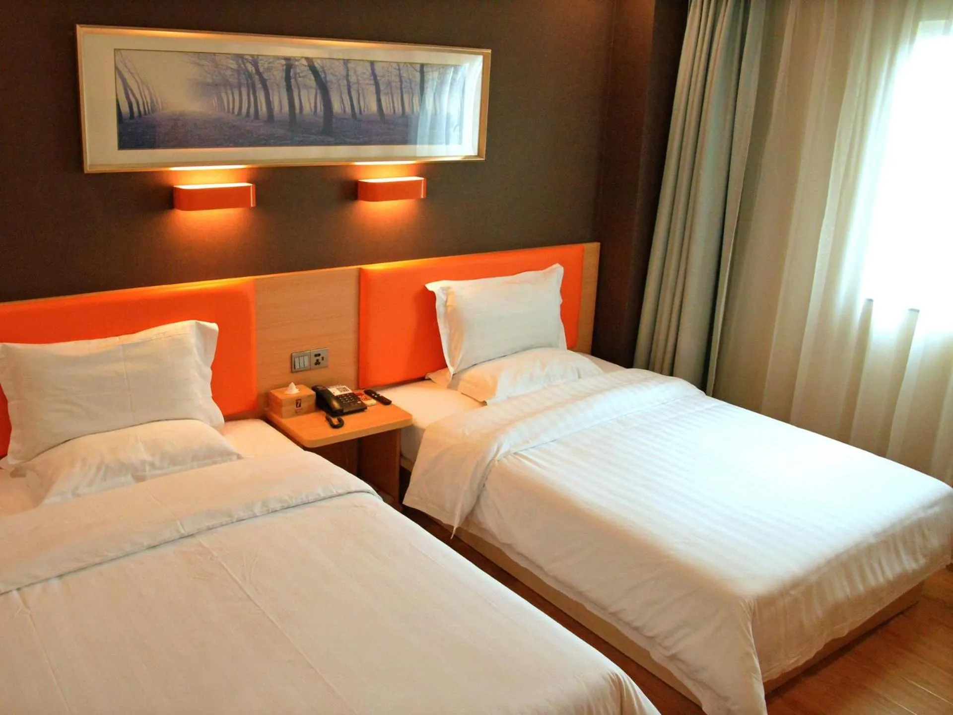 Bed in 7Days Premium Dongguan Dongcheng Subway Station