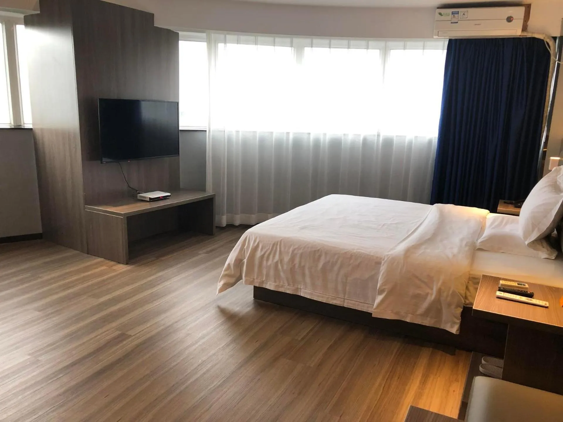 Bed in 7Days Premium Zhongshan Tanzhou Town Market Central Branch