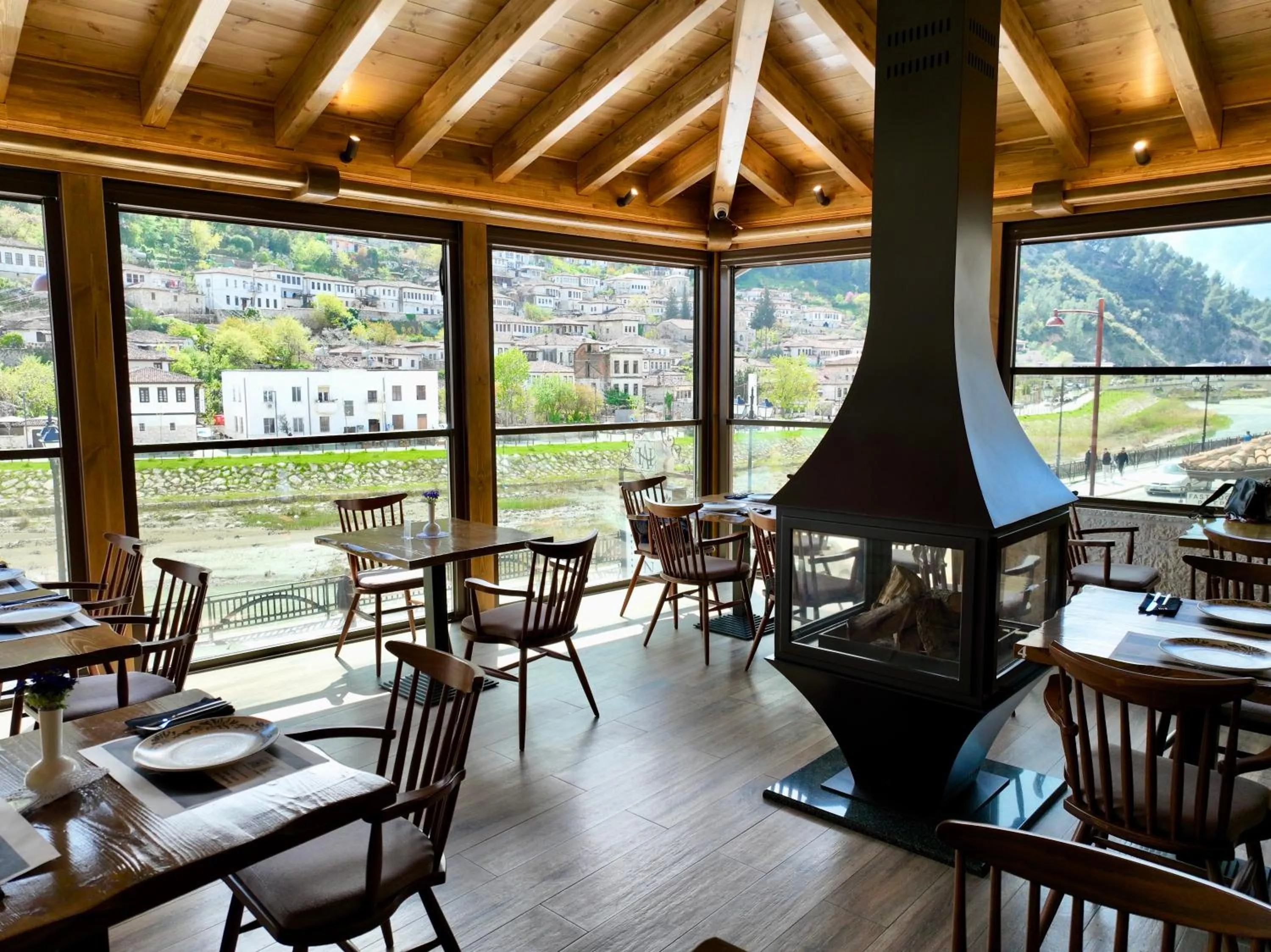 Restaurant/places to eat in HOTEL ANSEL