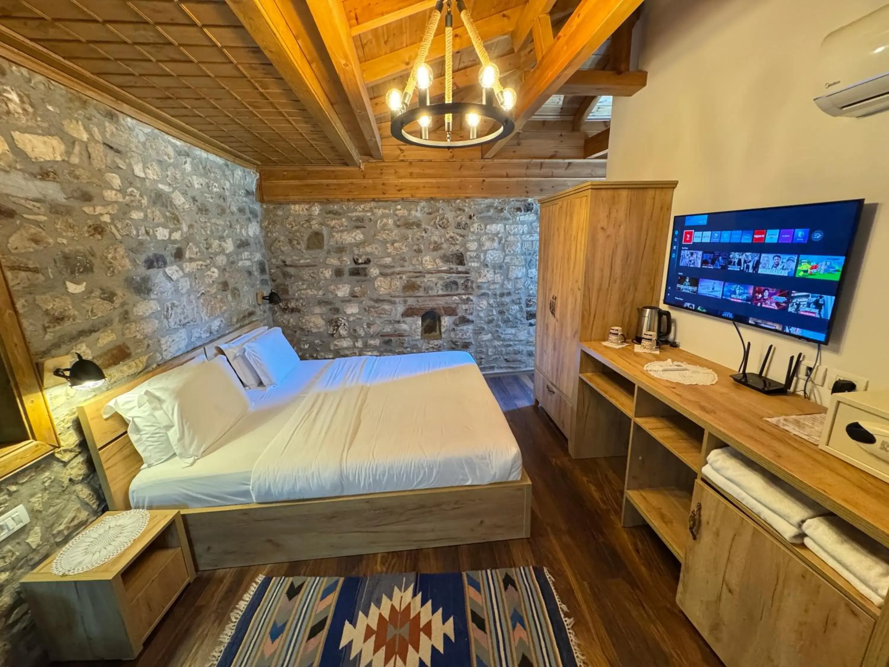 Deluxe King Room in HOTEL ANSEL Deluxe King Room in HOTEL ANSEL