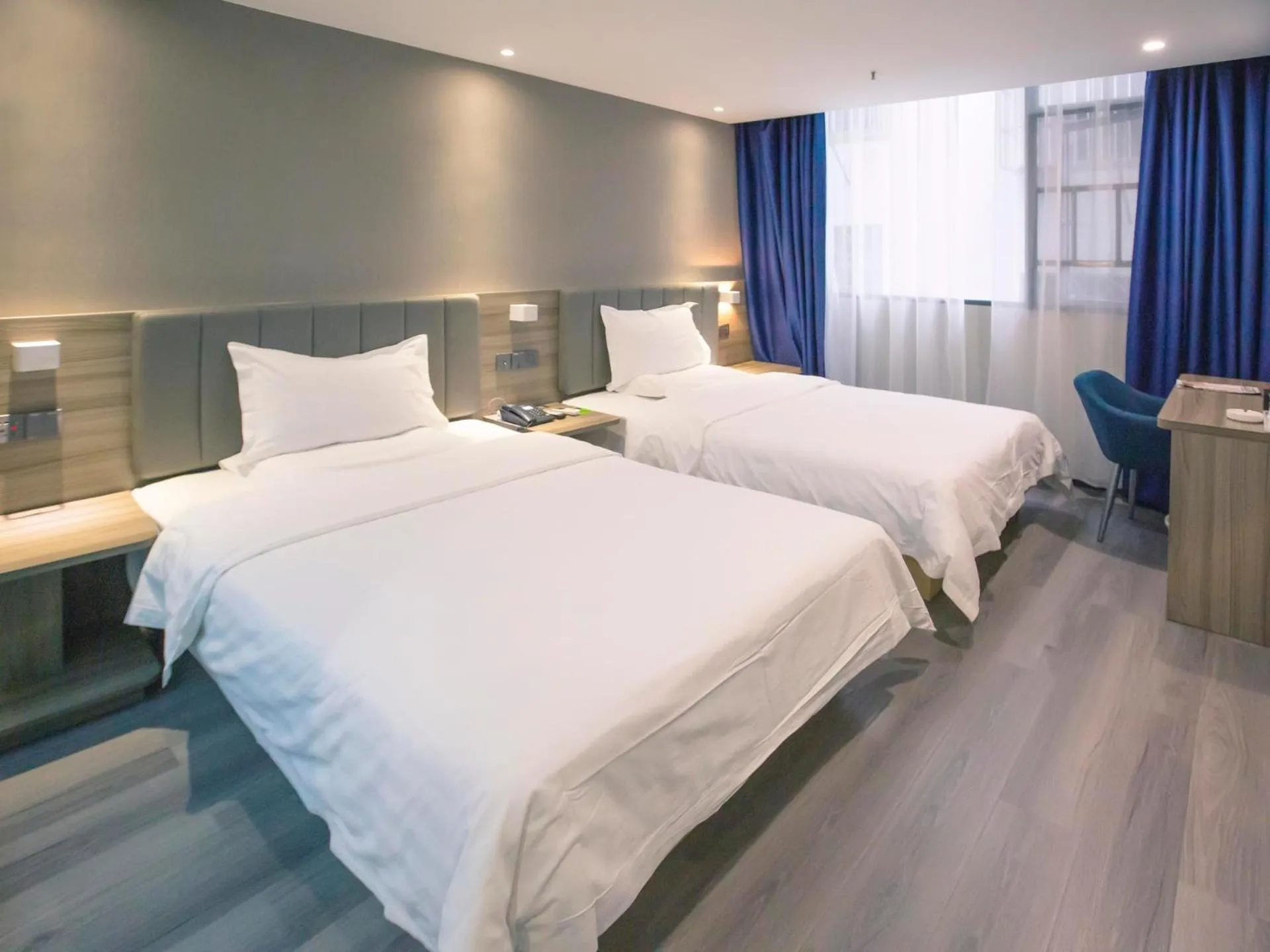 Bed in 7Days Premium Xingyi Pingdong Avenue Branch