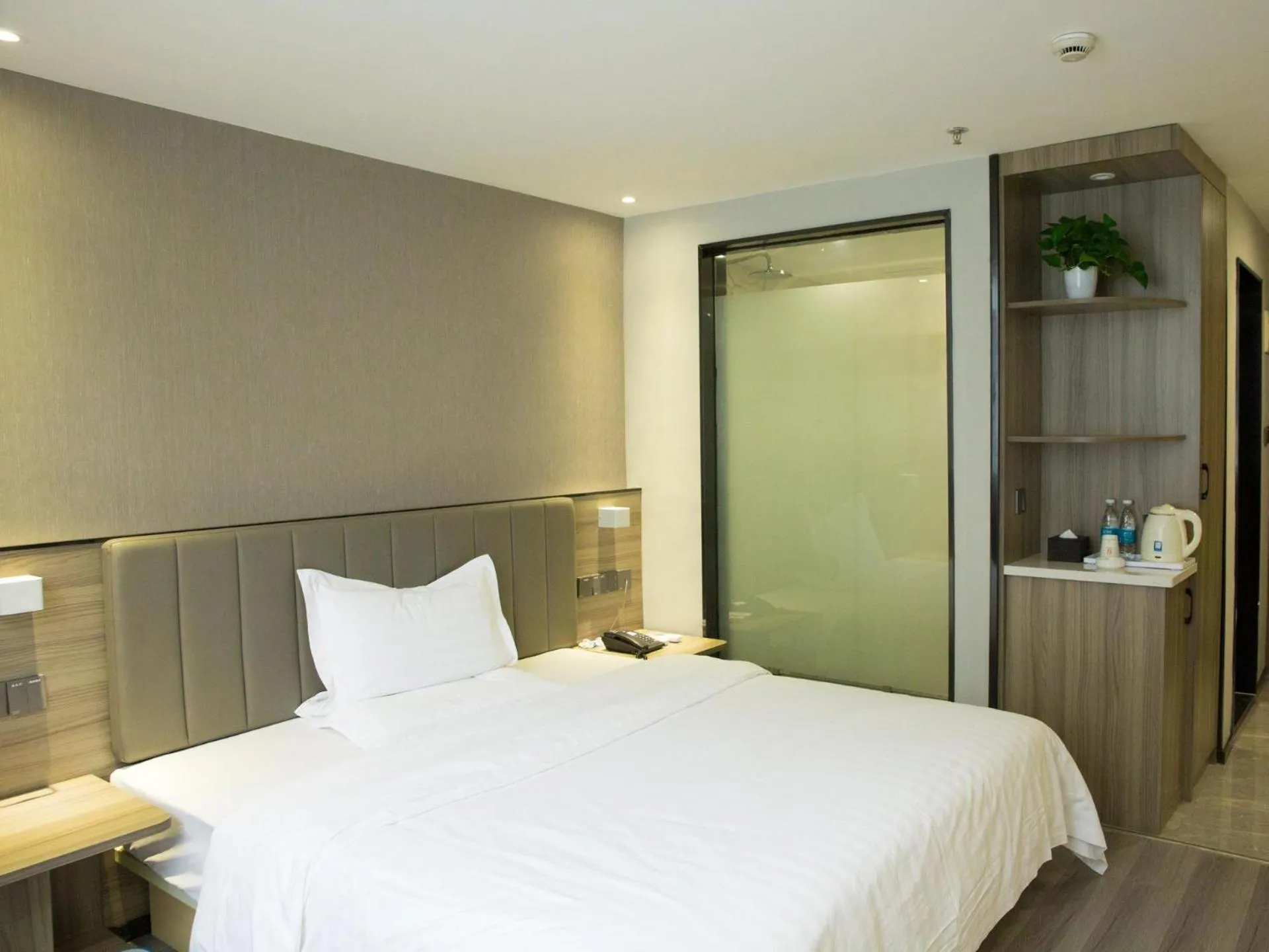 Bed in 7Days Premium Xingyi Pingdong Avenue Branch