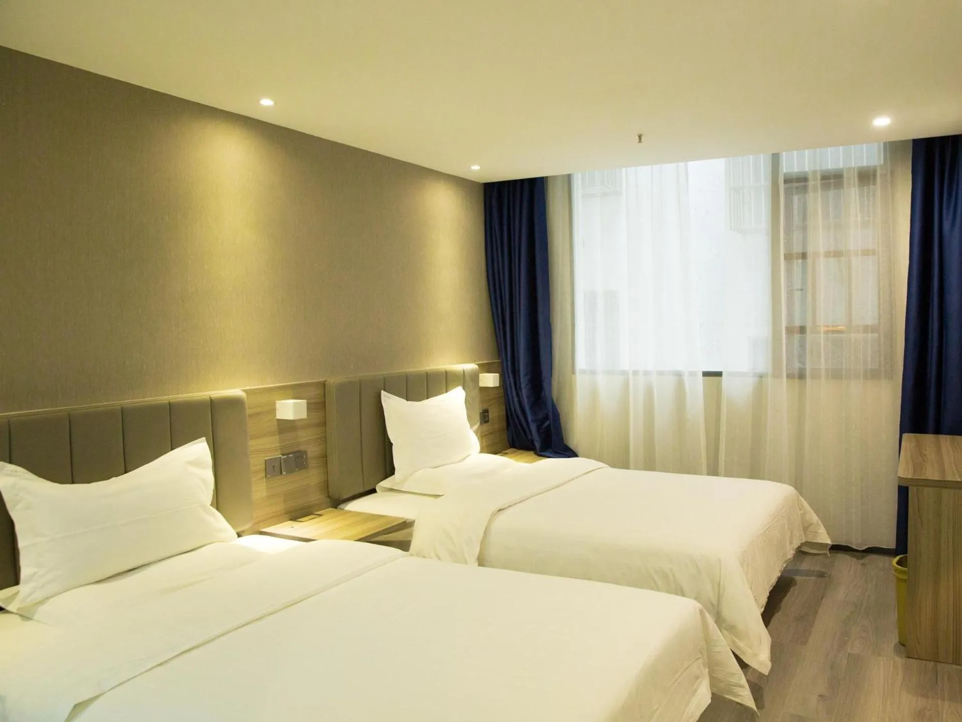 Bed in 7Days Premium Xingyi Pingdong Avenue Branch