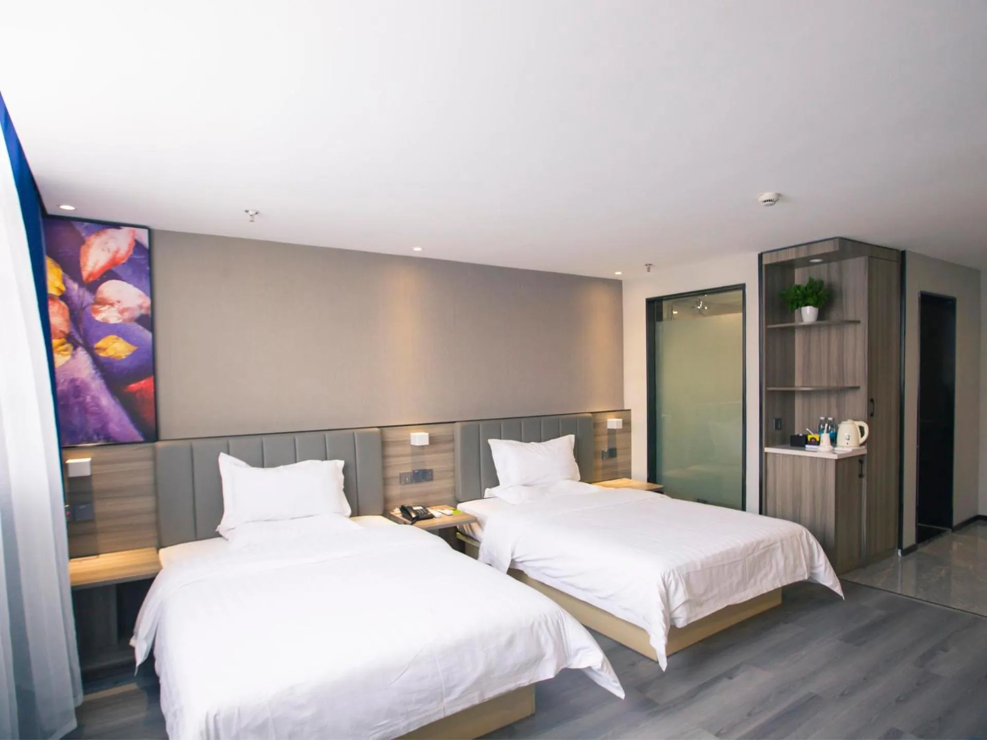 Bed in 7Days Premium Xingyi Pingdong Avenue Branch