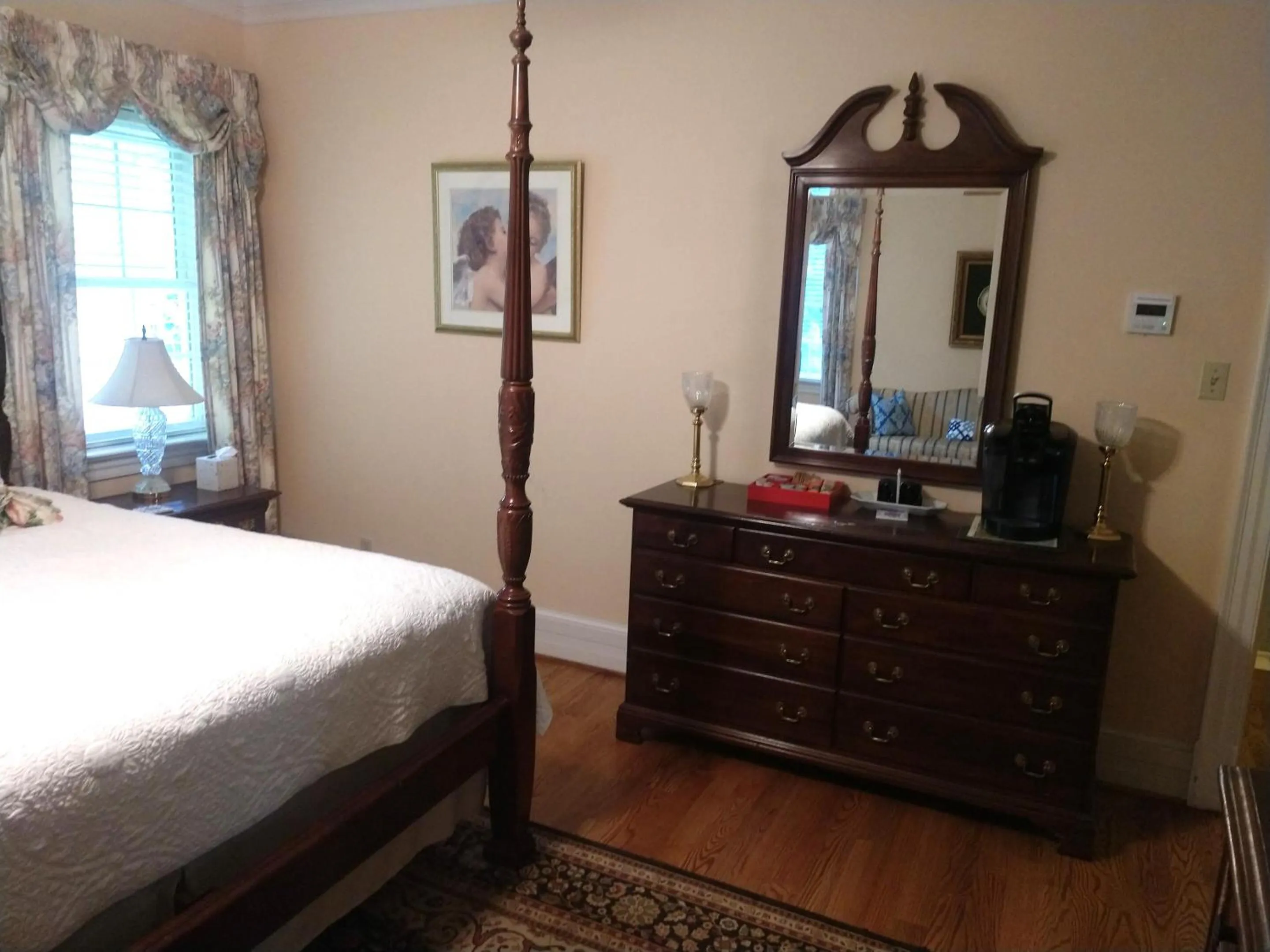 Bedroom, Bed in Virginia Cliffe Inn