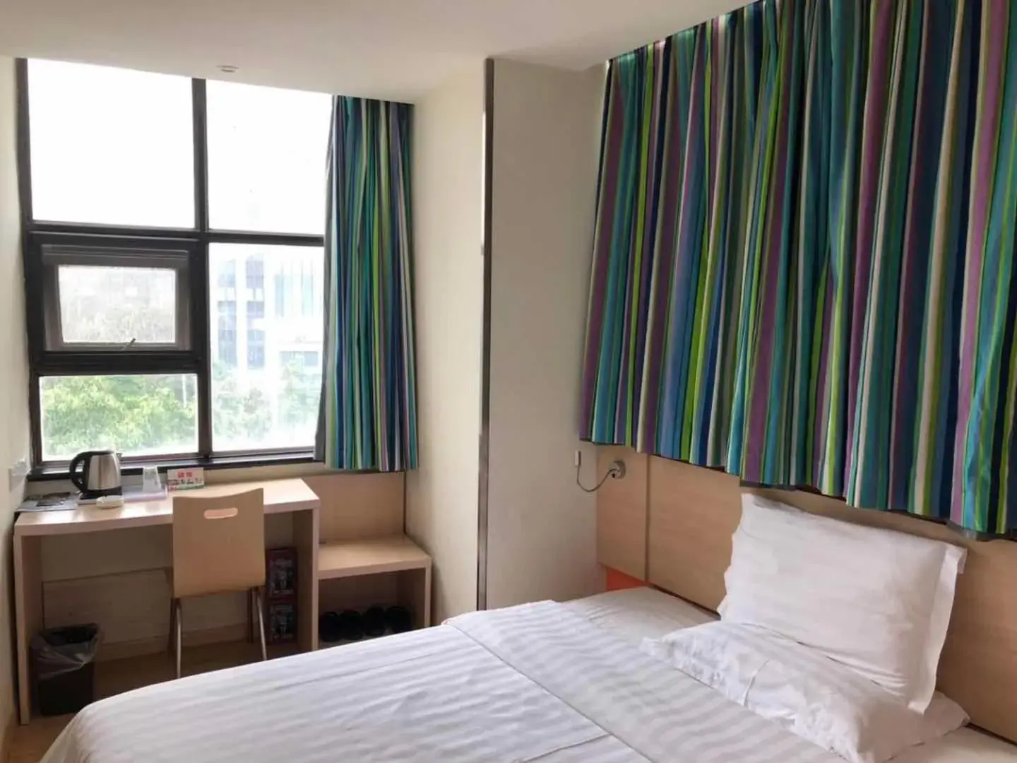 Bed in 7 Days Inn Kunshan South Railway Station Renmin South Road Branch Bed in 7 Days Inn Kunshan South Railway Station Renmin South Road Branch