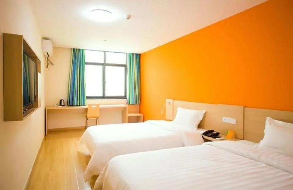 Bed in 7 Days Inn Kunshan South Railway Station Renmin South Road Branch