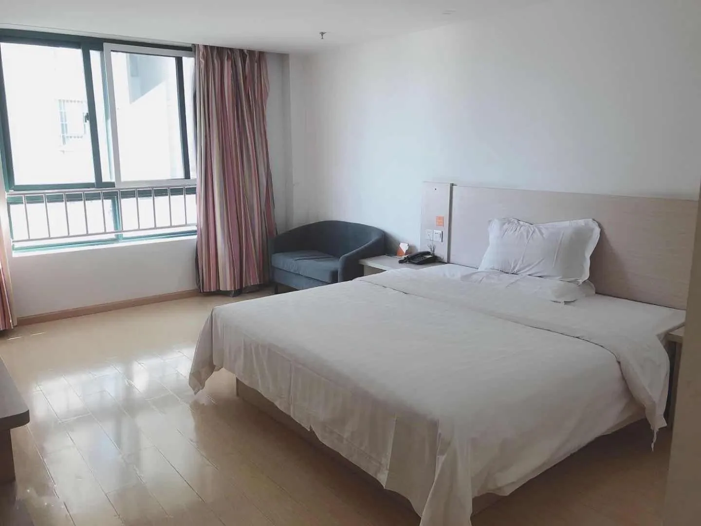 Bed in 7 Days Inn Kunshan South Railway Station Renmin South Road Branch