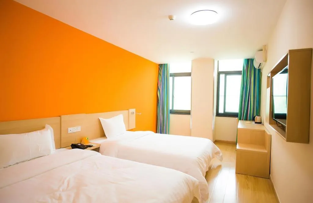 Bed in 7 Days Inn Kunshan South Railway Station Renmin South Road Branch