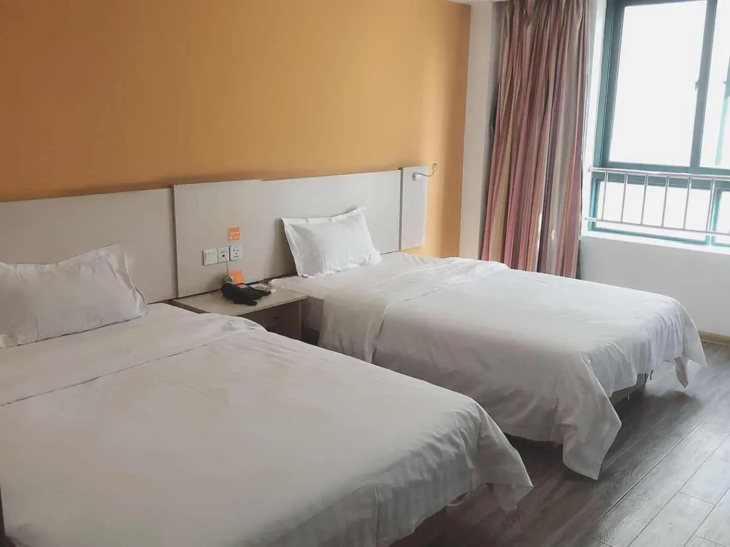 Bed in 7 Days Inn Kunshan South Railway Station Renmin South Road Branch Bed in 7 Days Inn Kunshan South Railway Station Renmin South Road Branch