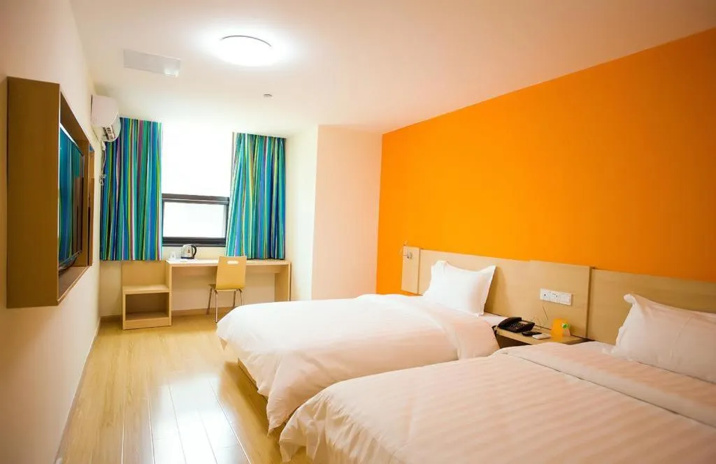 Bed in 7 Days Inn Kunshan South Railway Station Renmin South Road Branch