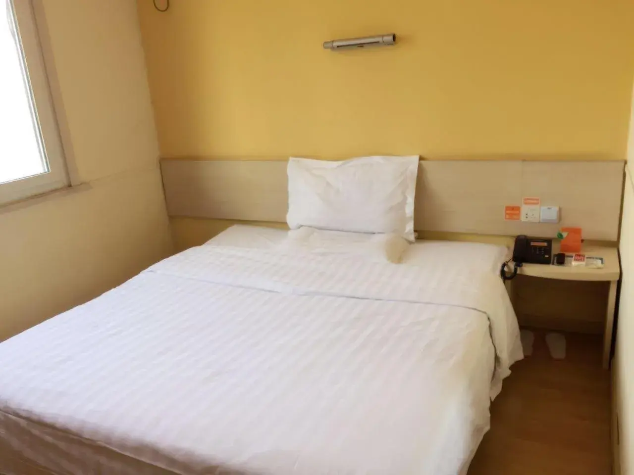 Bed in 7 Days Inn Kunshan South Railway Station Renmin South Road Branch Bed in 7 Days Inn Kunshan South Railway Station Renmin South Road Branch
