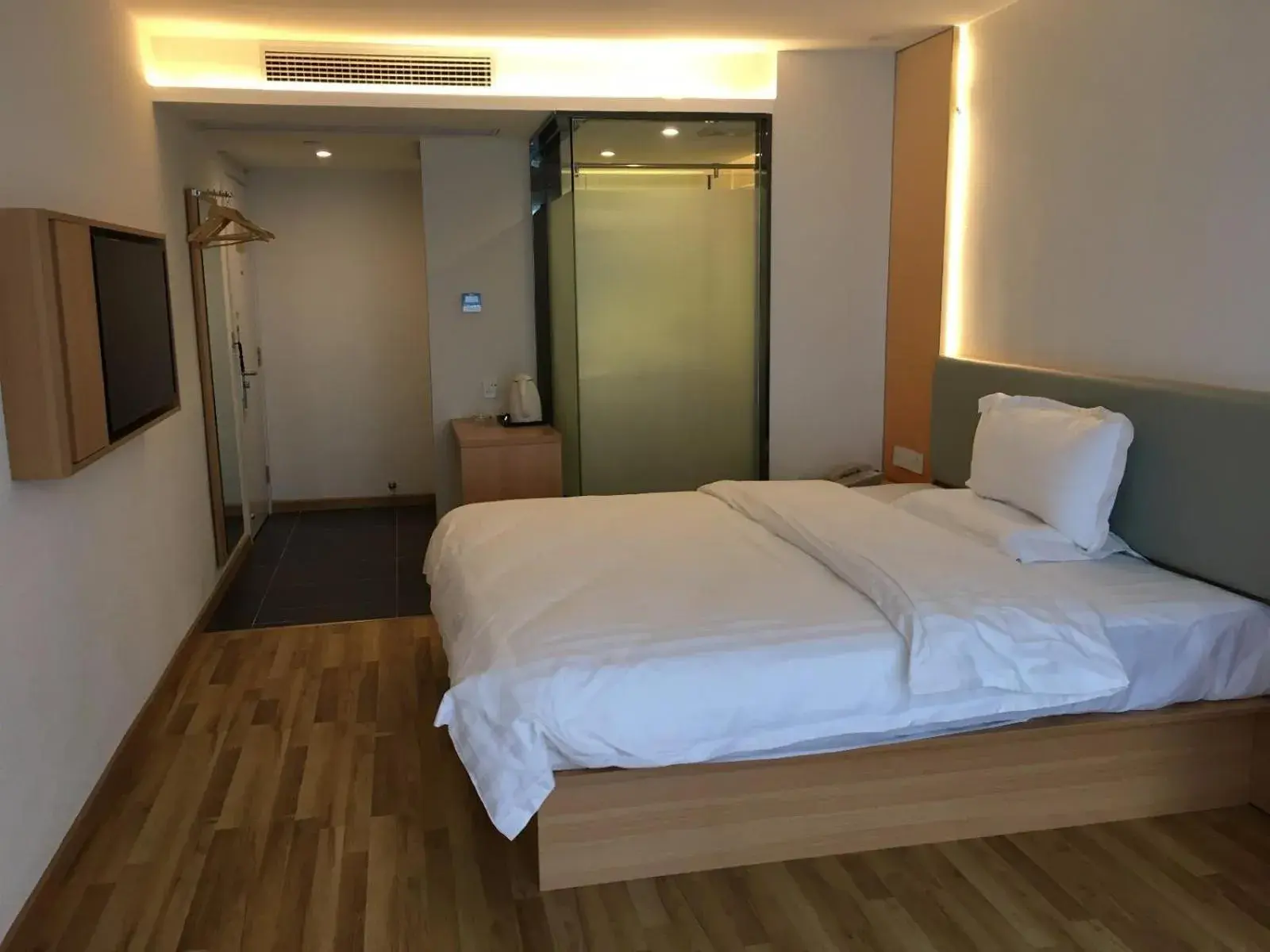 Bed in 7Days Inn Zhangshu Xingfo Road Branch Bed in 7Days Inn Zhangshu Xingfo Road Branch