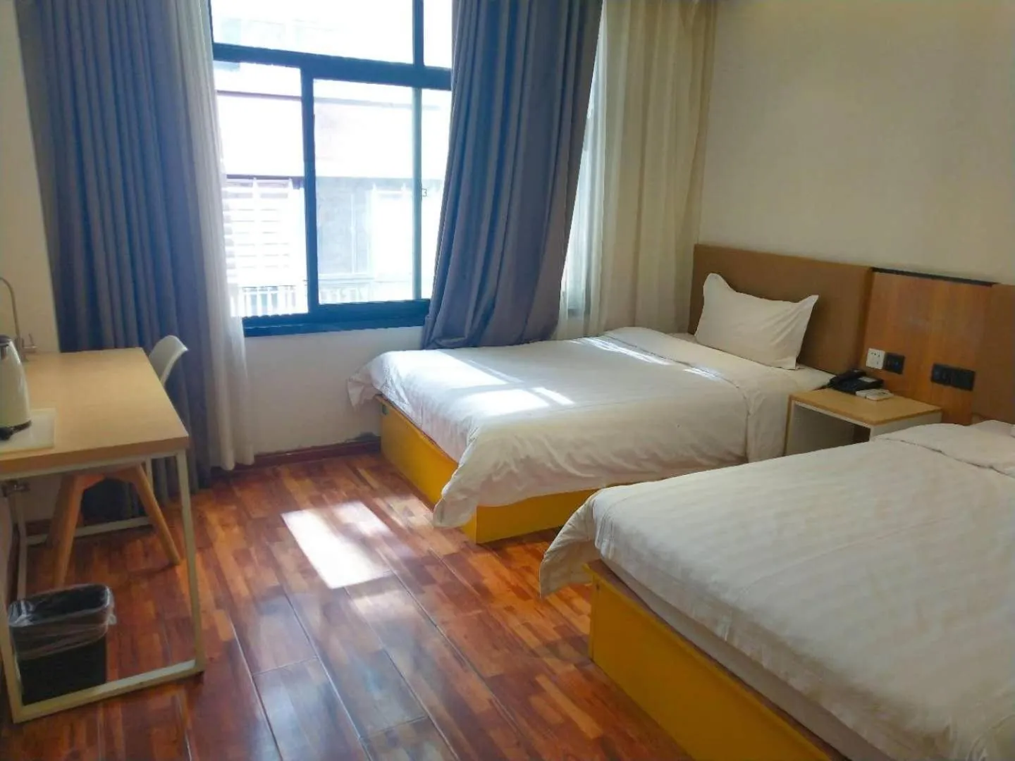 Bed in 7Days Inn Xianyang Xingping Jincheng Road Branch