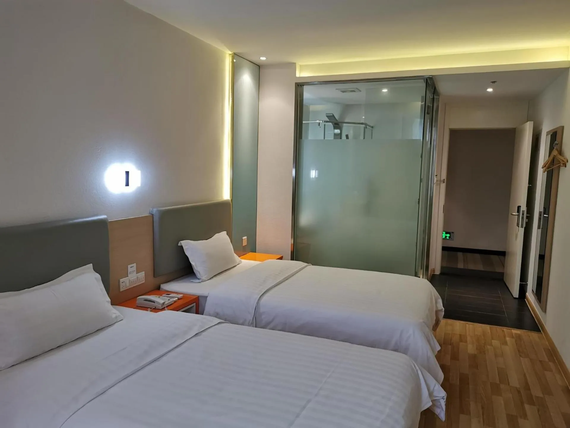 Bed in 7Days Inn Lu'an Wanda Plaza Branch