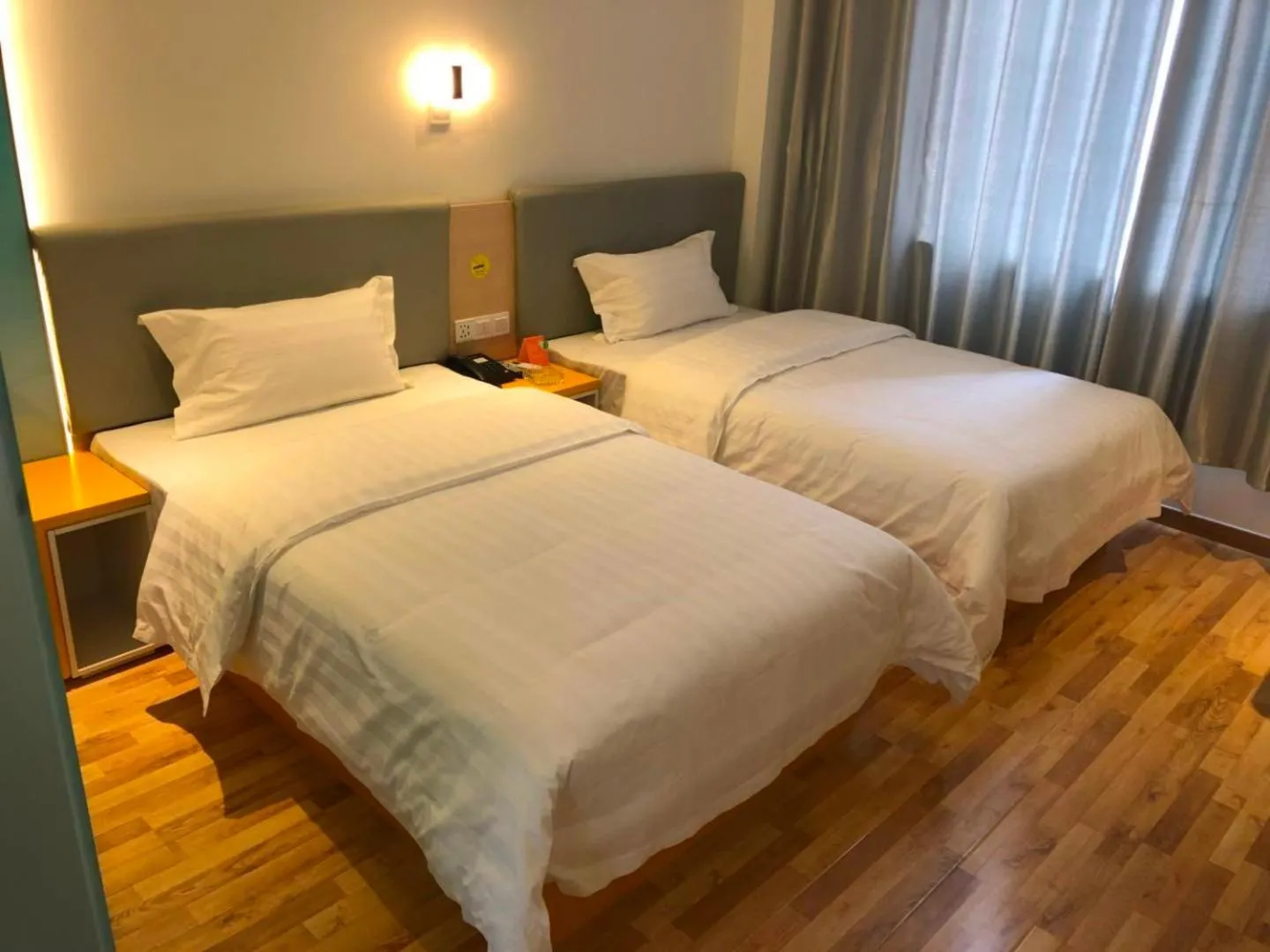 Bed in 7Days Inn Wuan Bus Station Branch