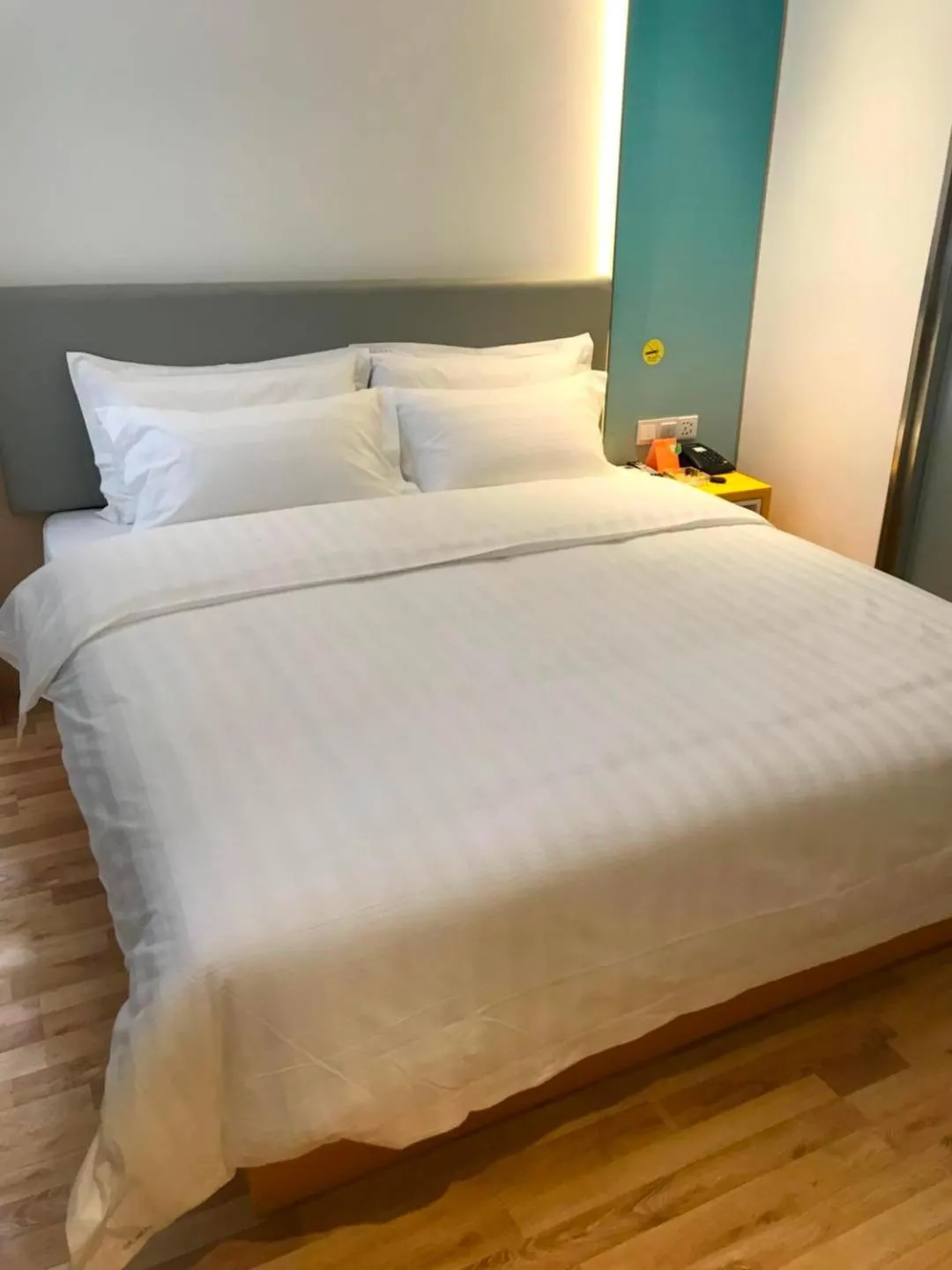Bed in 7Days Inn Wuan Bus Station Branch