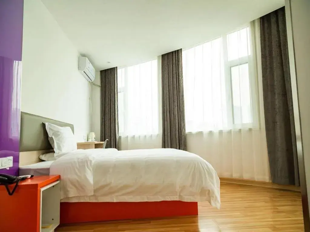 Bed in 7Days Inn Dongying Taihangshan Road Business Park Branch Bed in 7Days Inn Dongying Taihangshan Road Business Park Branch