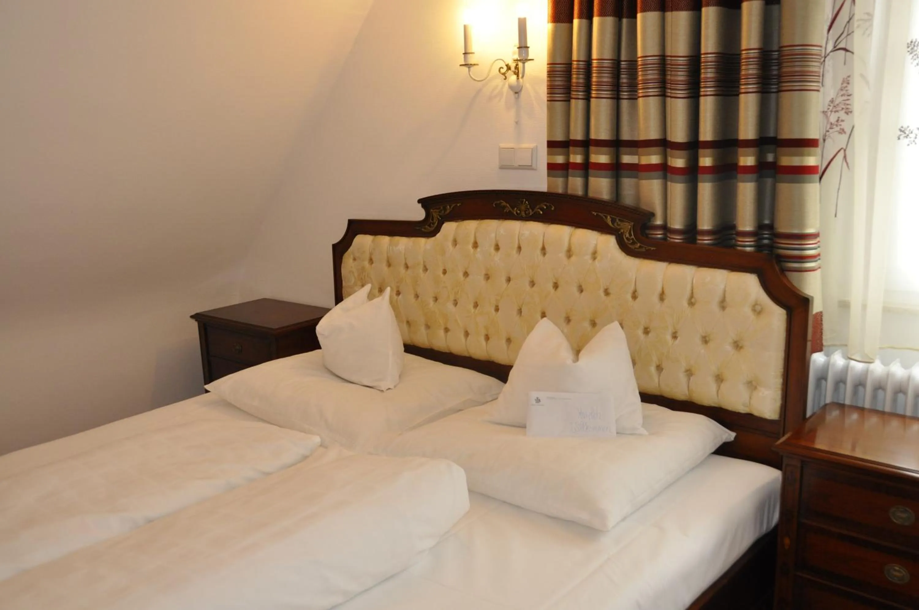 Bed in Hotel Restaurant Krehl's Linde