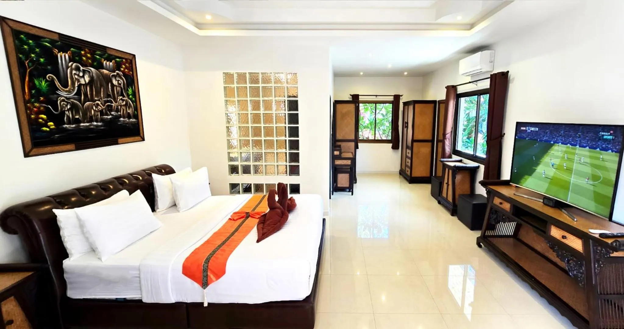Bed in HIDELAND Luxury Pool Villa Pattaya Walking Street 5 Bedrooms