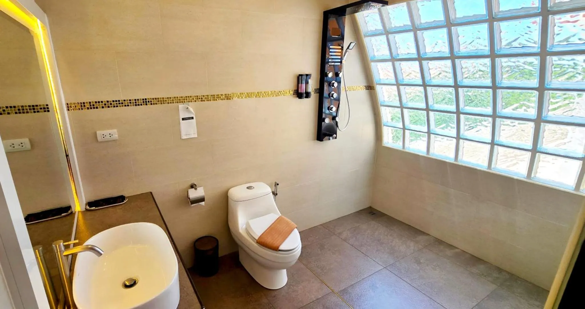 Shower in HIDELAND Luxury Pool Villa Pattaya Walking Street 5 Bedrooms