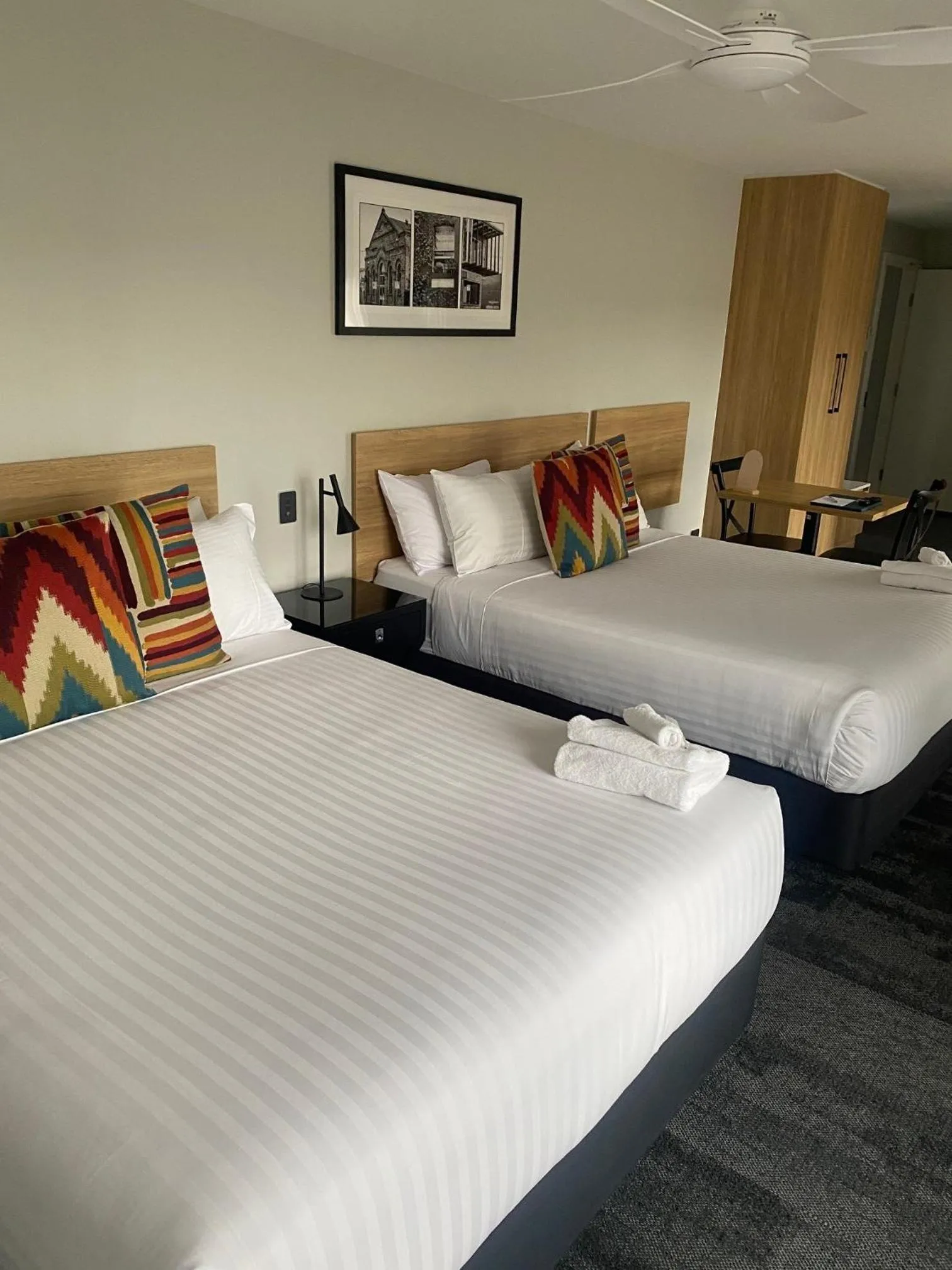 Bed in AVENUE MOTEL APARTMENTS