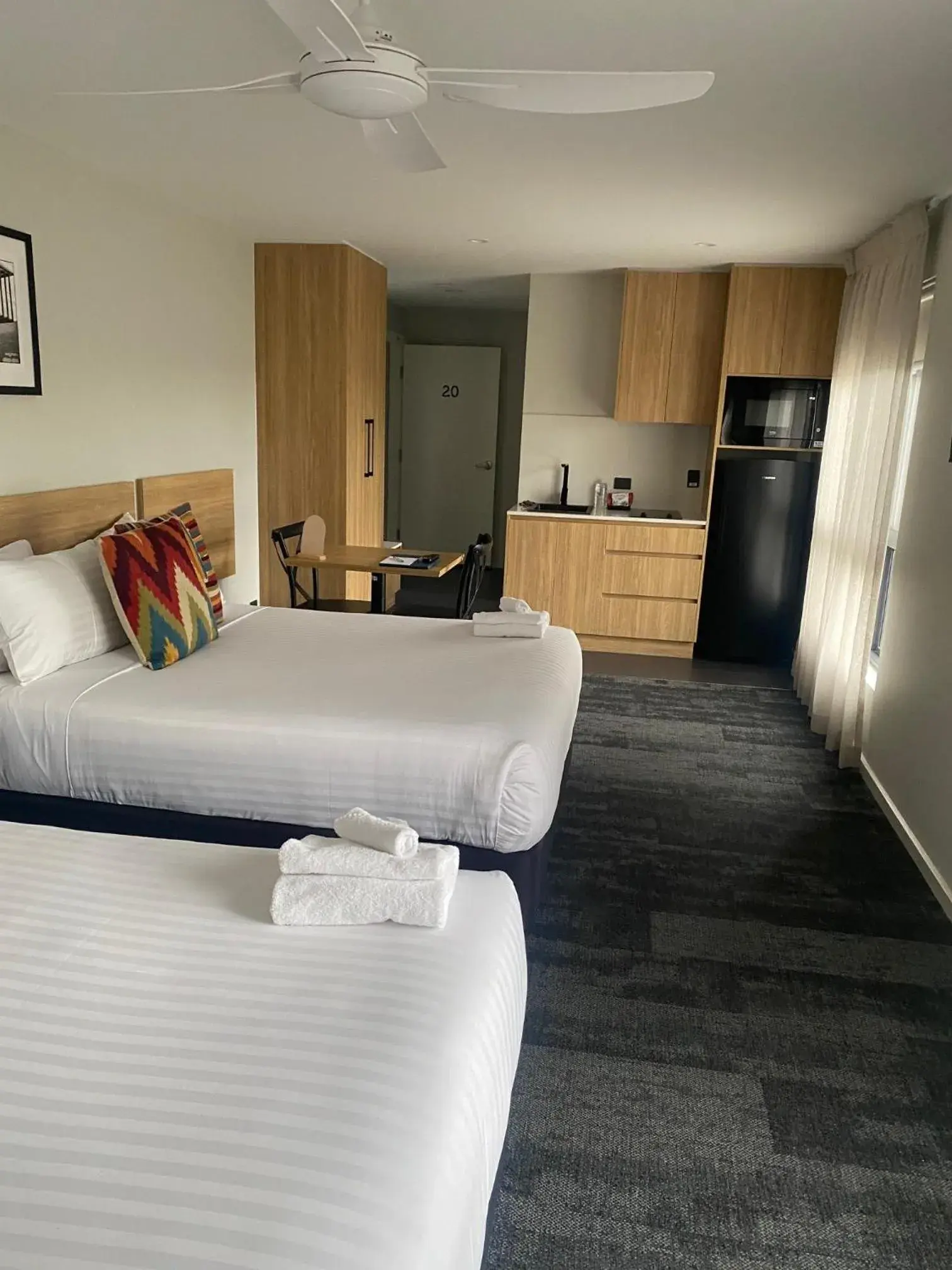 Twin Queen Deluxe in AVENUE MOTEL APARTMENTS Twin Queen Deluxe in AVENUE MOTEL APARTMENTS