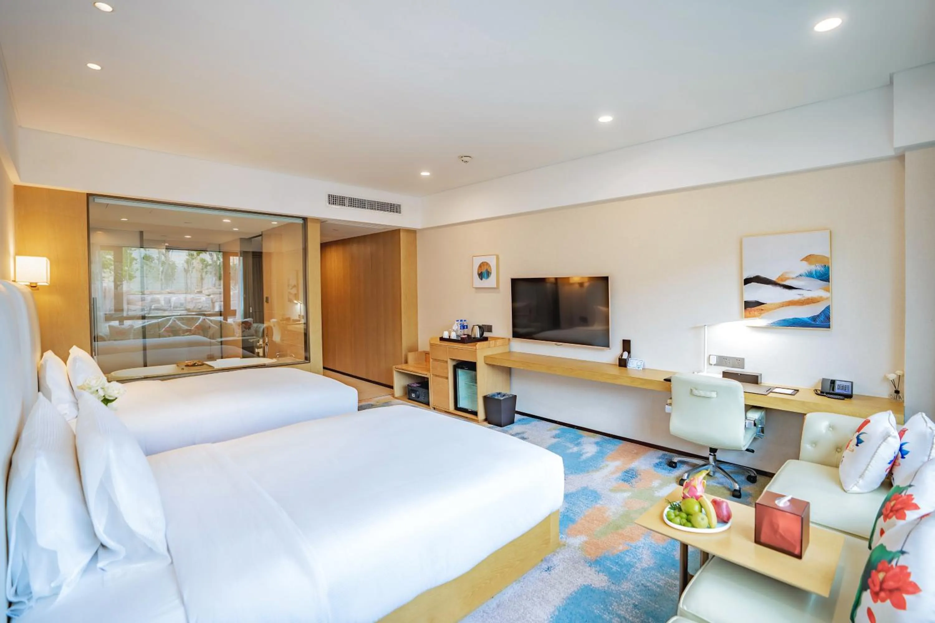 Photo of the whole room, Bed in Hilton Lijiang