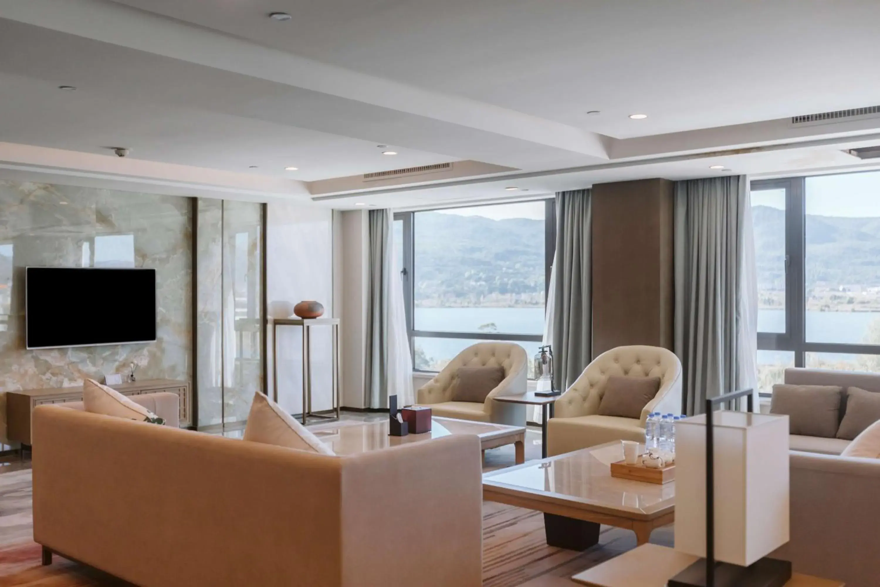 Living room in Hilton Lijiang Living room in Hilton Lijiang