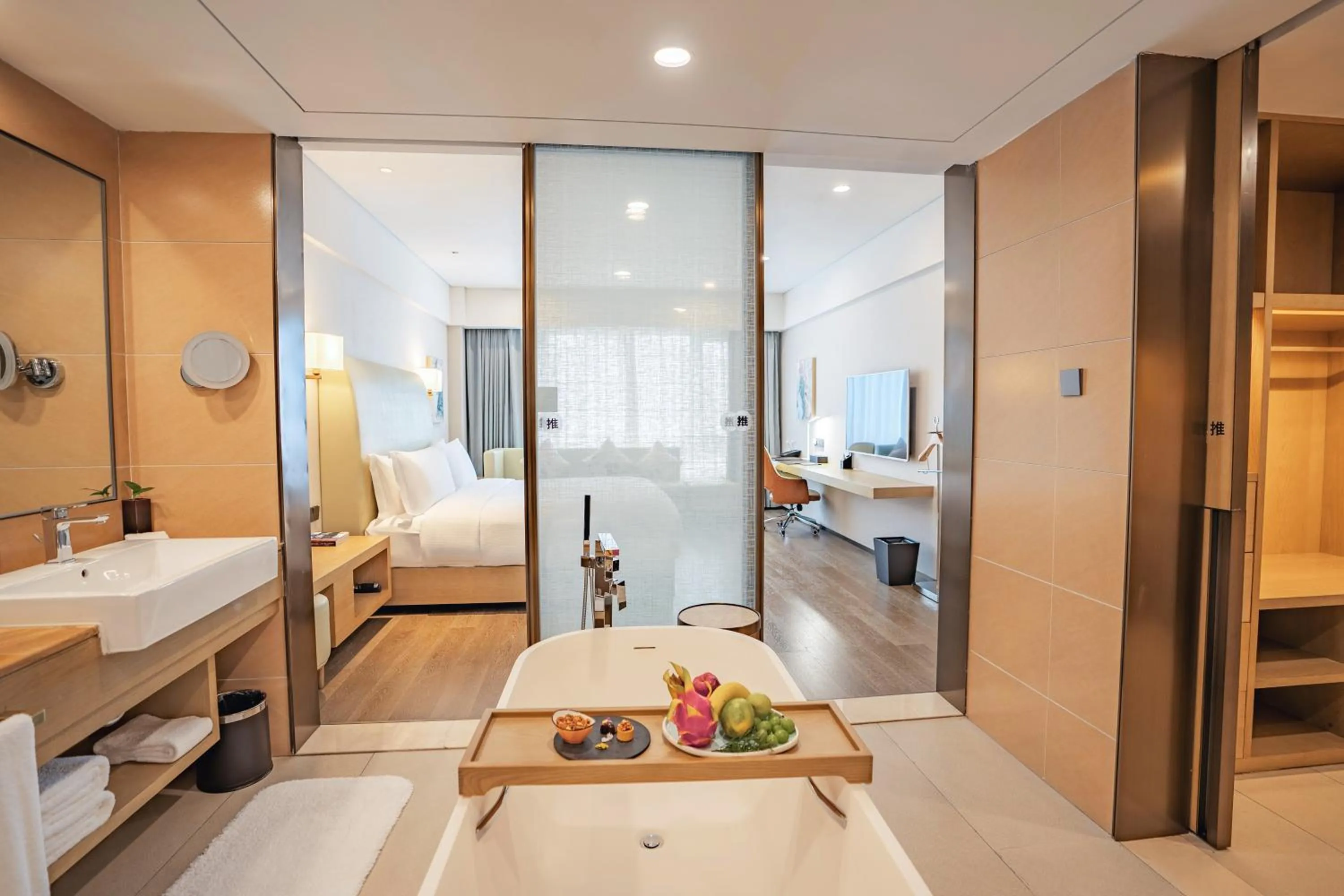 Bathroom, Bed in Hilton Lijiang