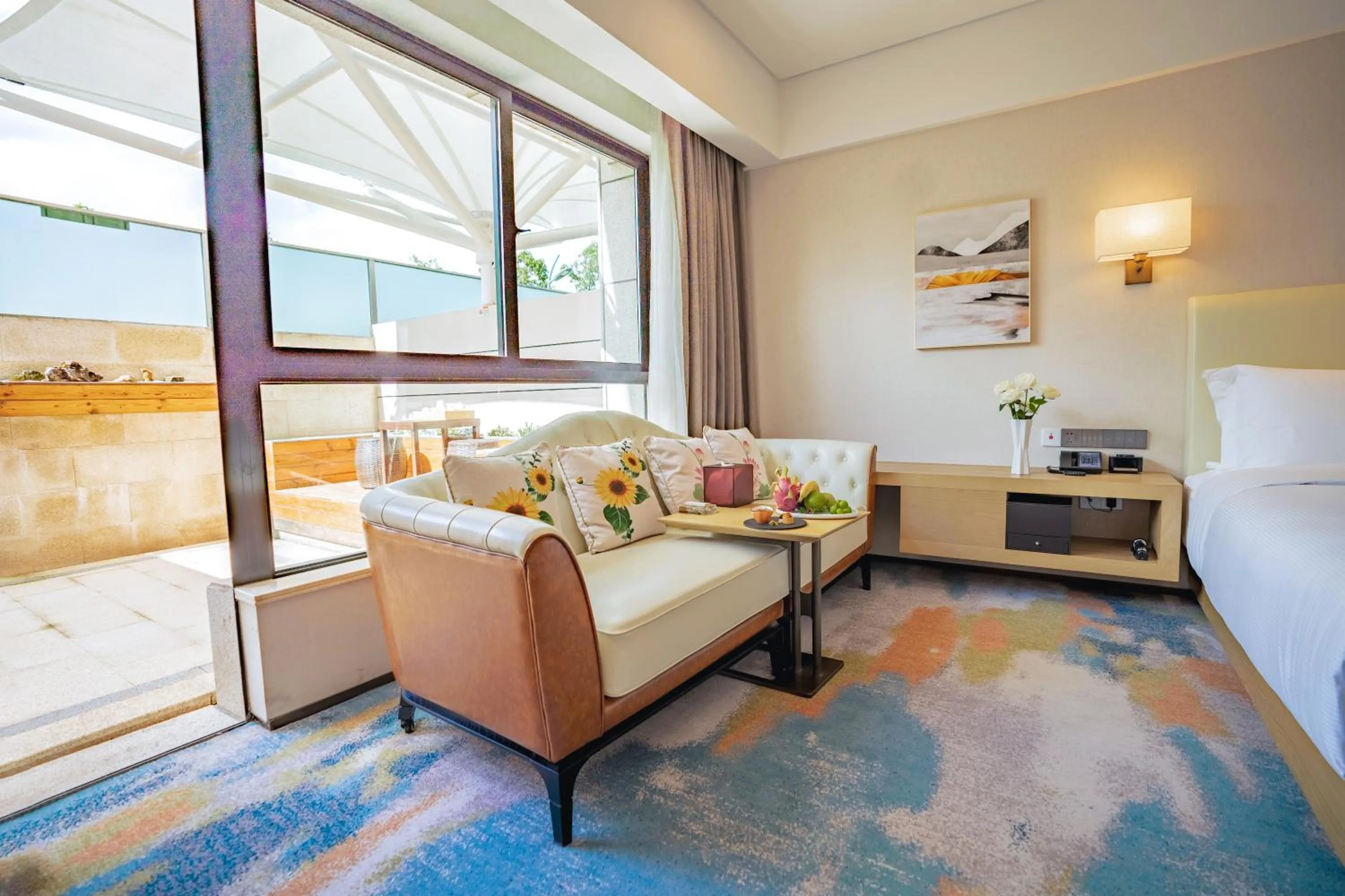 Seating area, Bed in Hilton Lijiang