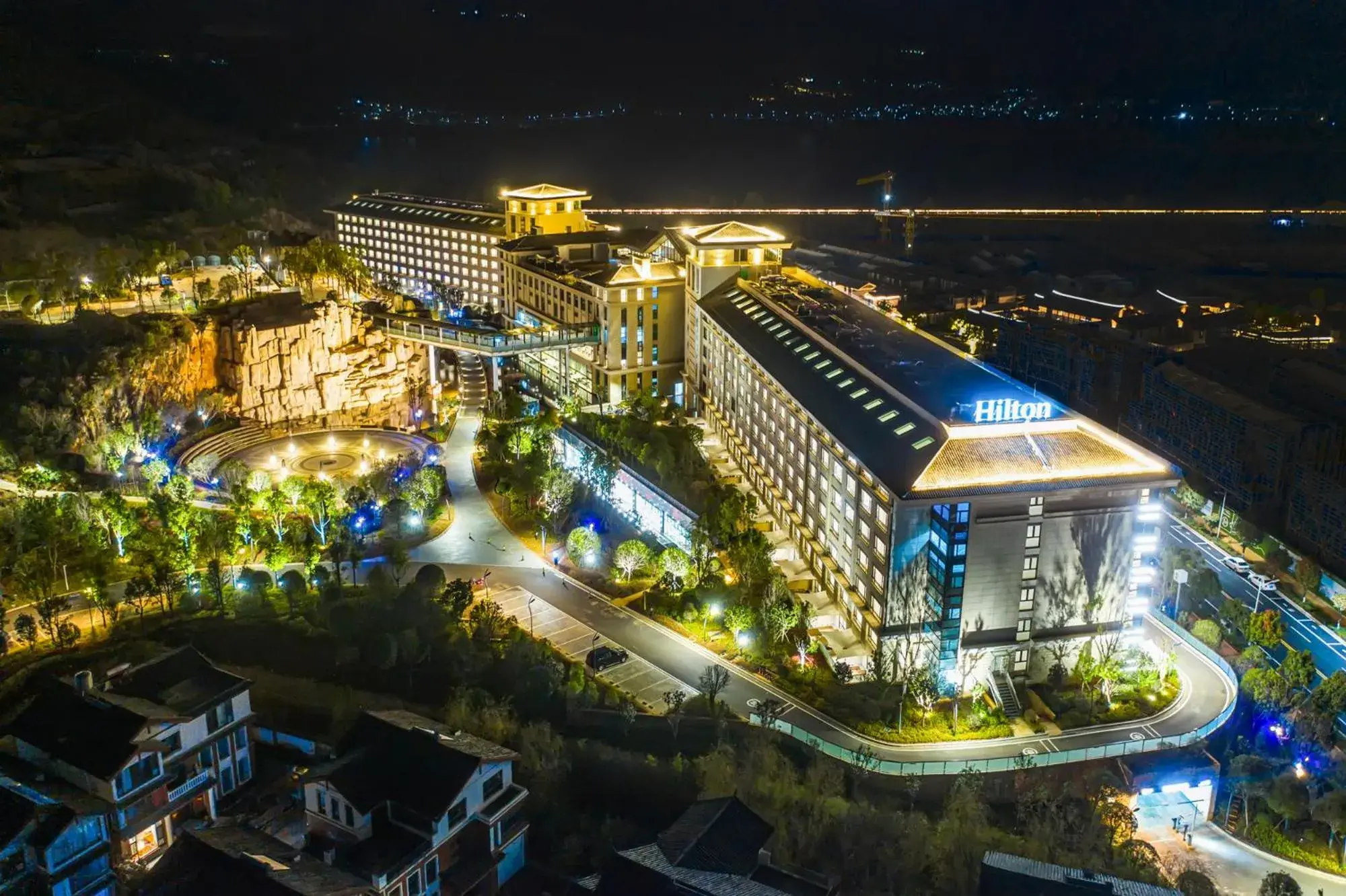 Property building in Hilton Lijiang Property building in Hilton Lijiang