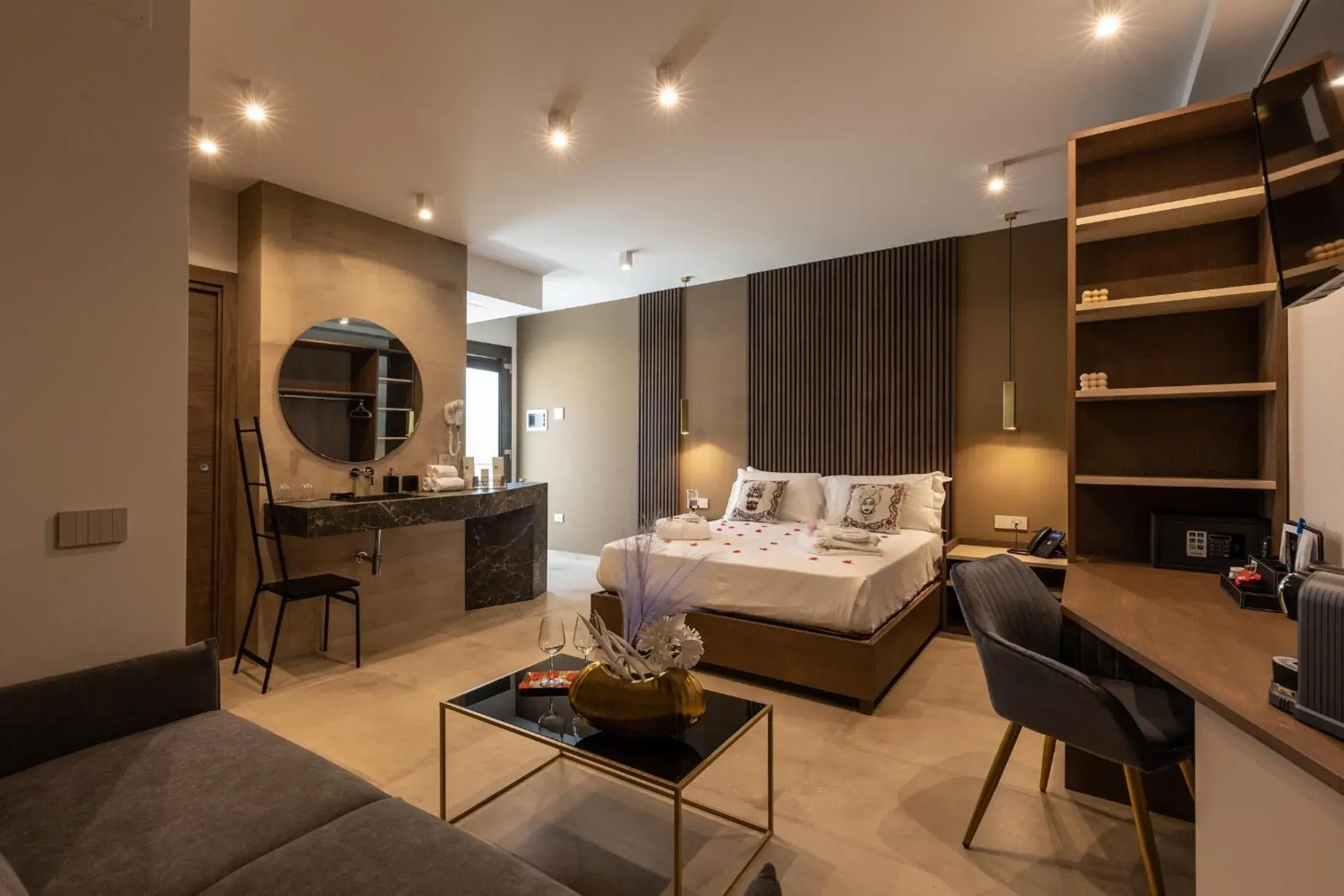 Queen Suite with Spa Bath in Giafra Luxury Rooms Queen Suite with Spa Bath in Giafra Luxury Rooms