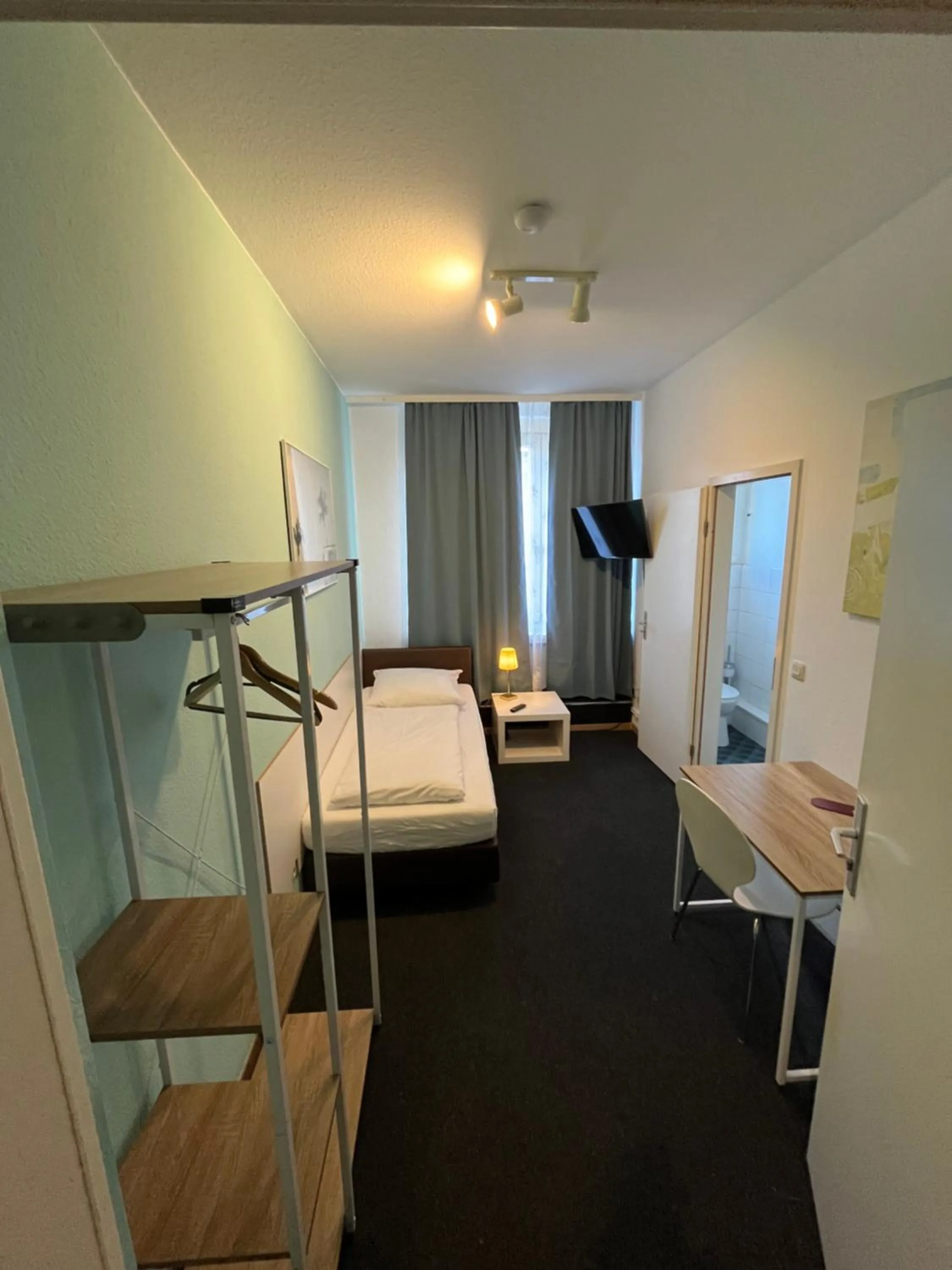 Bed in Hotel Schwarzer Bär