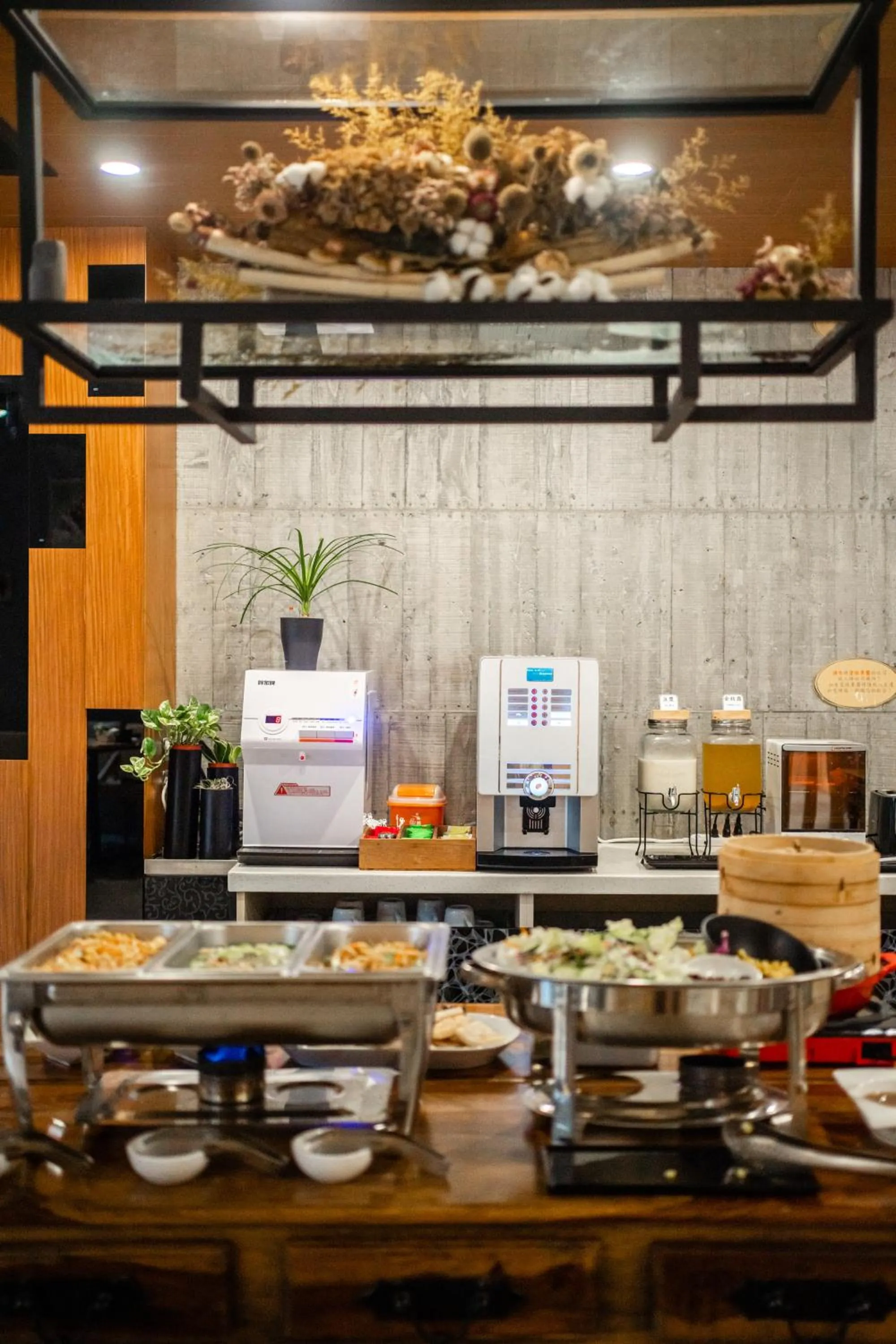 Restaurant/places to eat in YZ SPA House