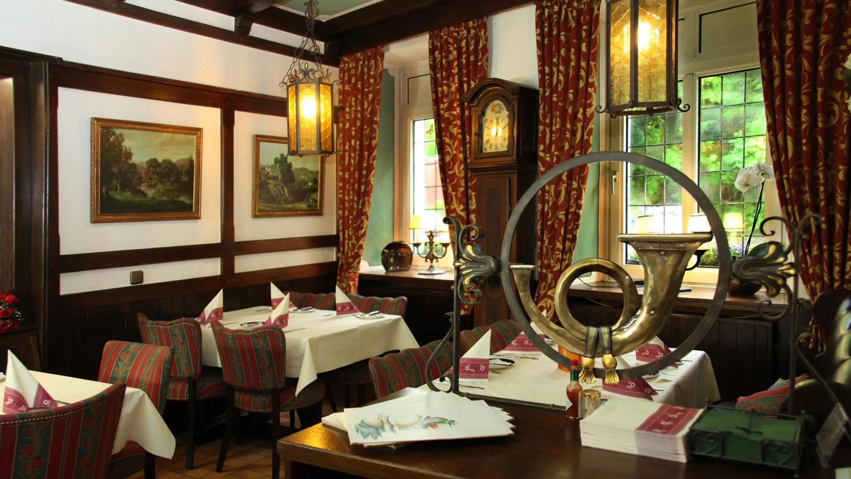 Dining area in Hotel Zur Post