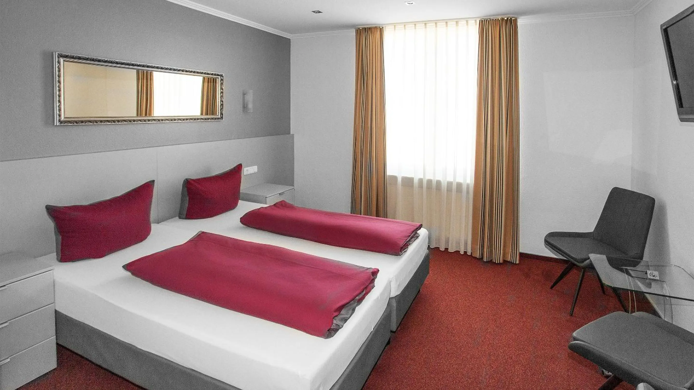 Bedroom, Bed in Hotel Zur Post