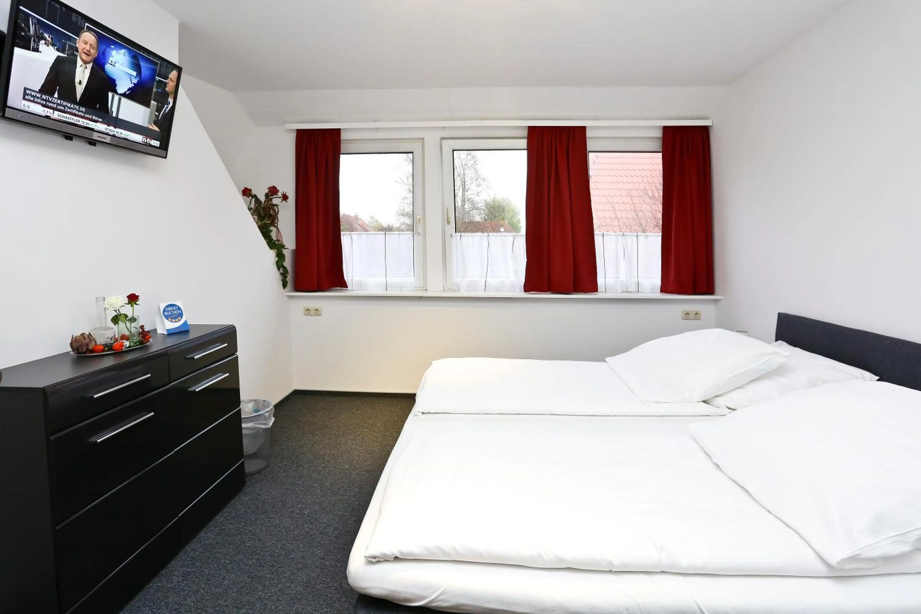 Photo of the whole room, Bed in Landhotel Zur Linde