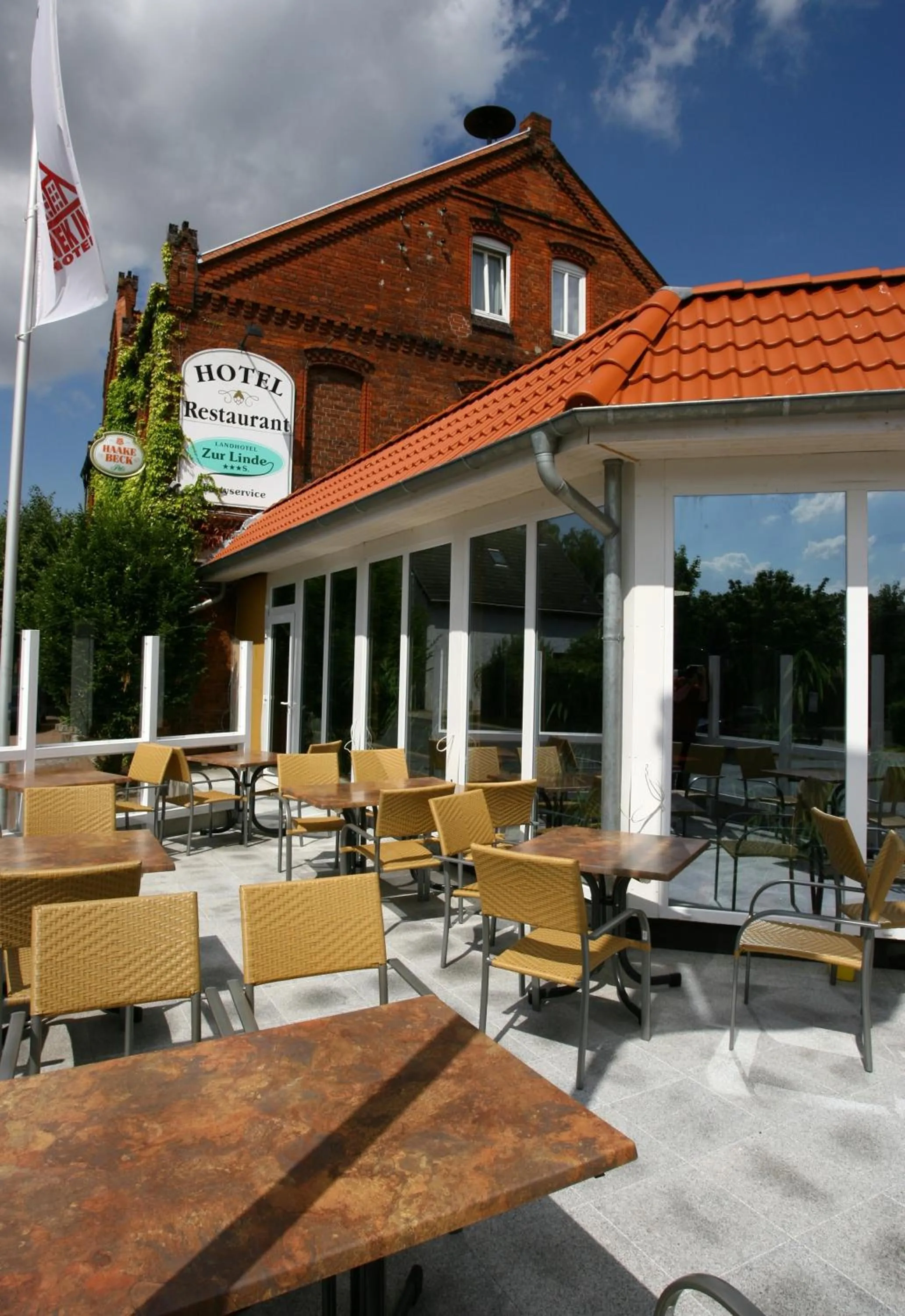 Restaurant/places to eat in Landhotel Zur Linde