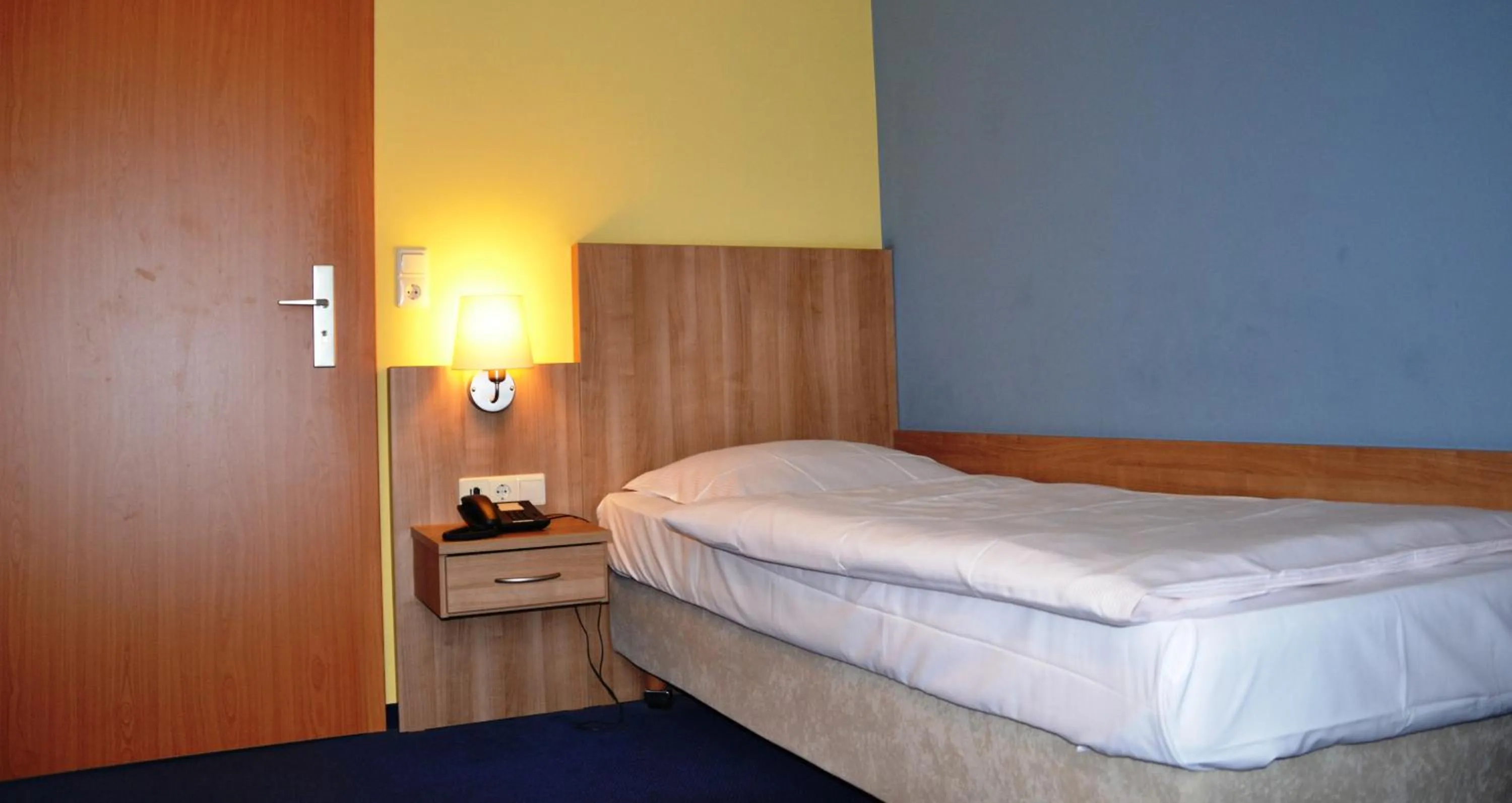 Photo of the whole room, Bed in Landhotel Zur Linde