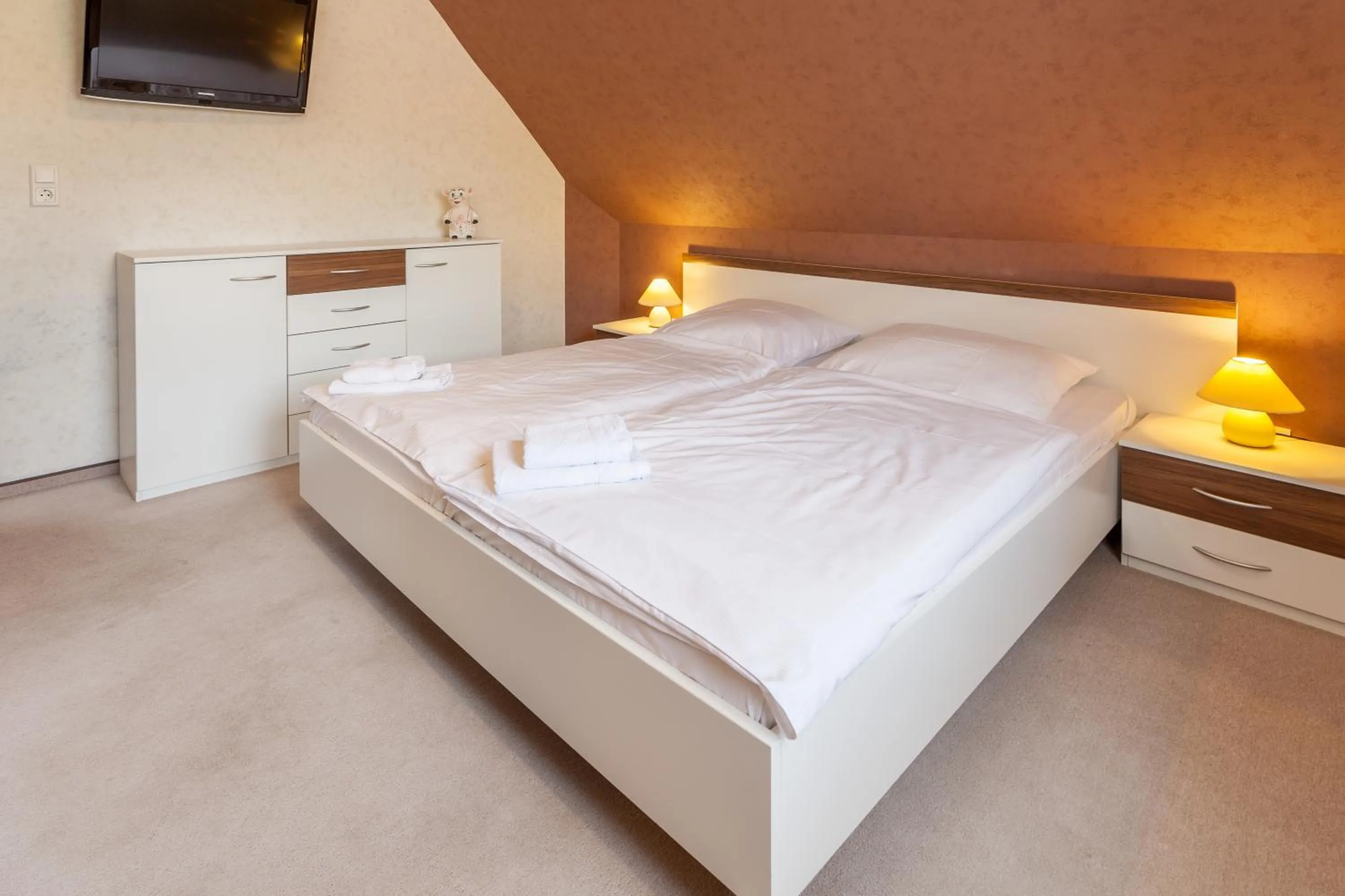 Bed in Landhotel Zur Linde
