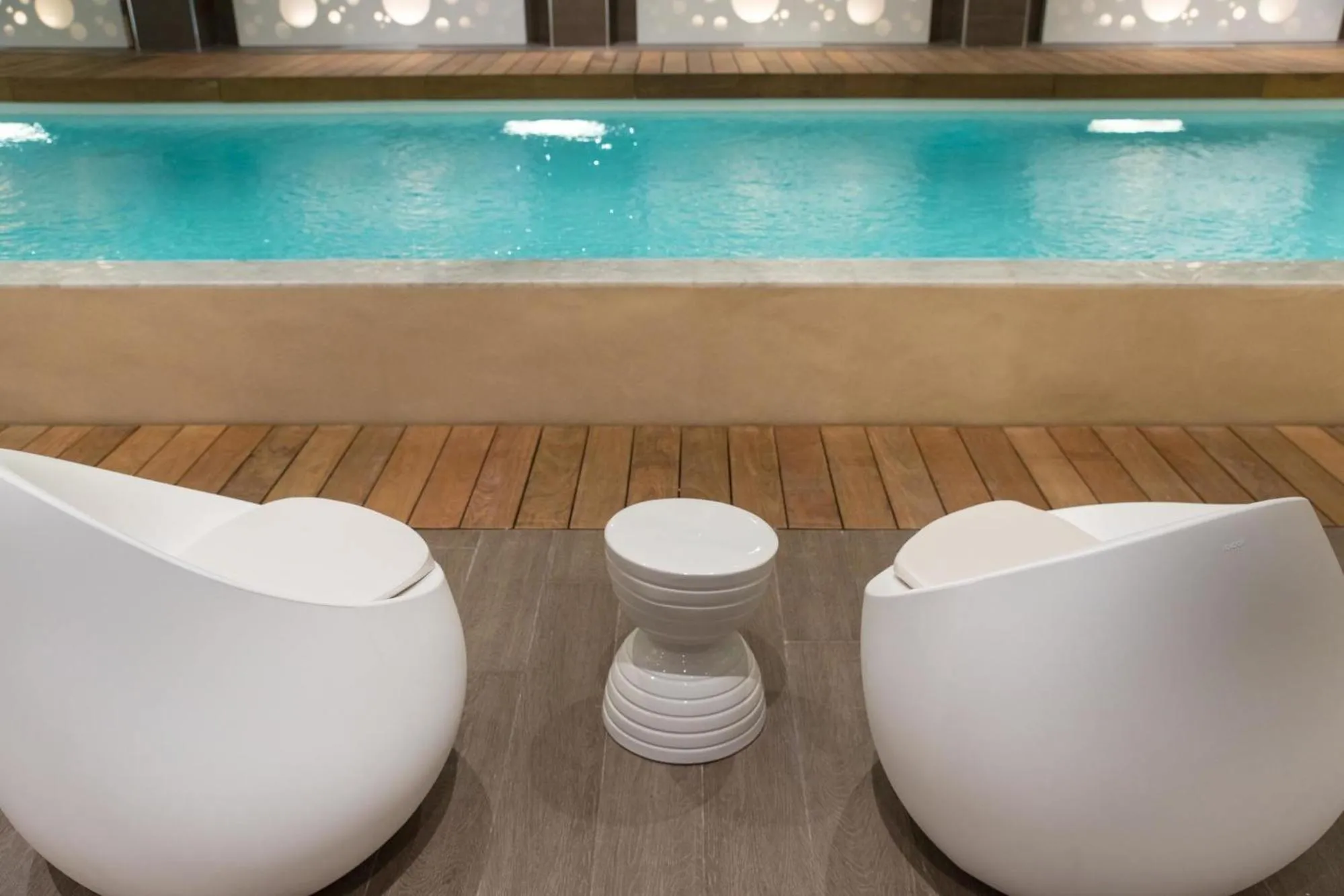 Swimming pool in Les Jardins de St Cloud