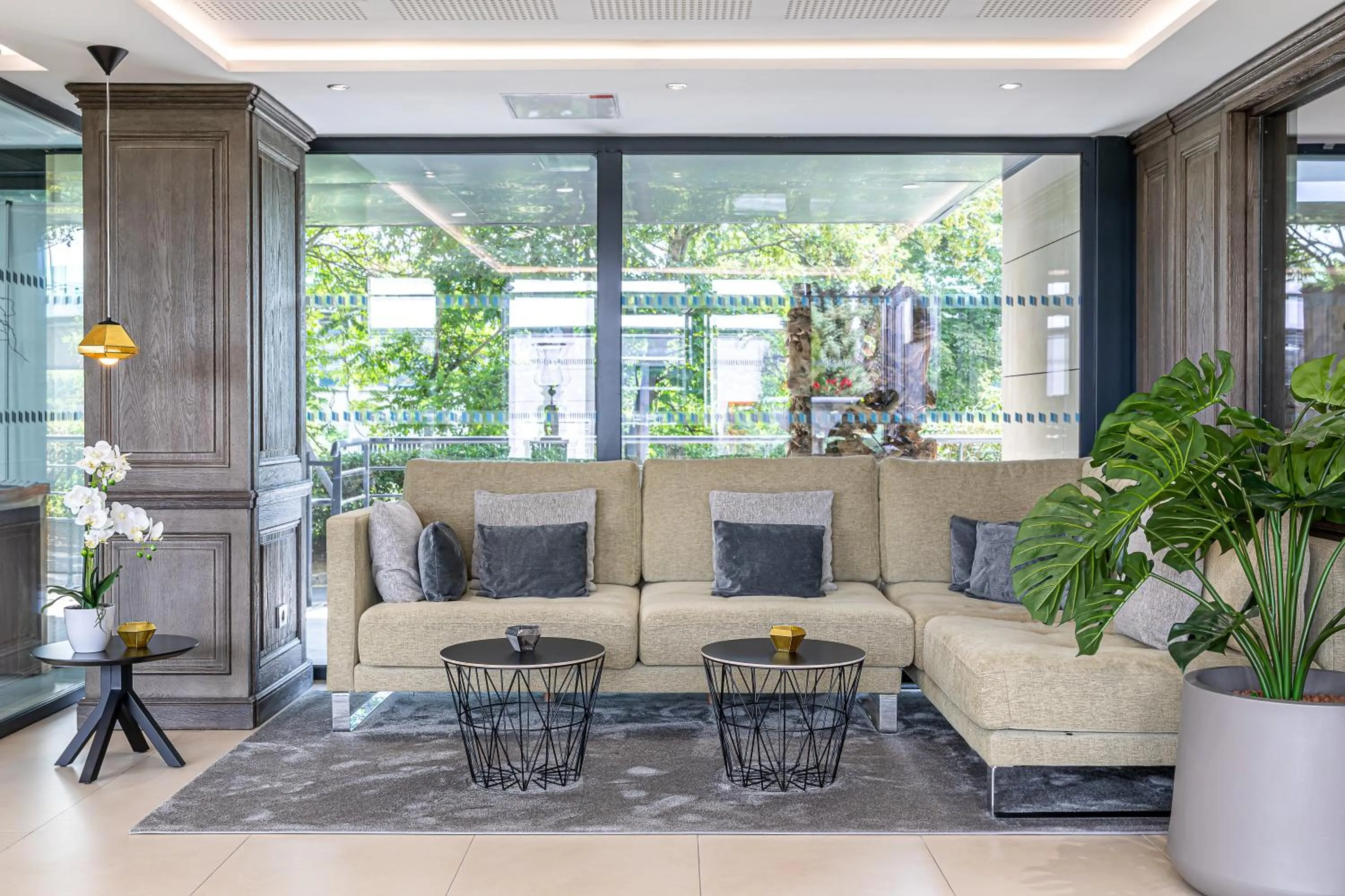 Lobby or reception in Les Jardins de St Cloud