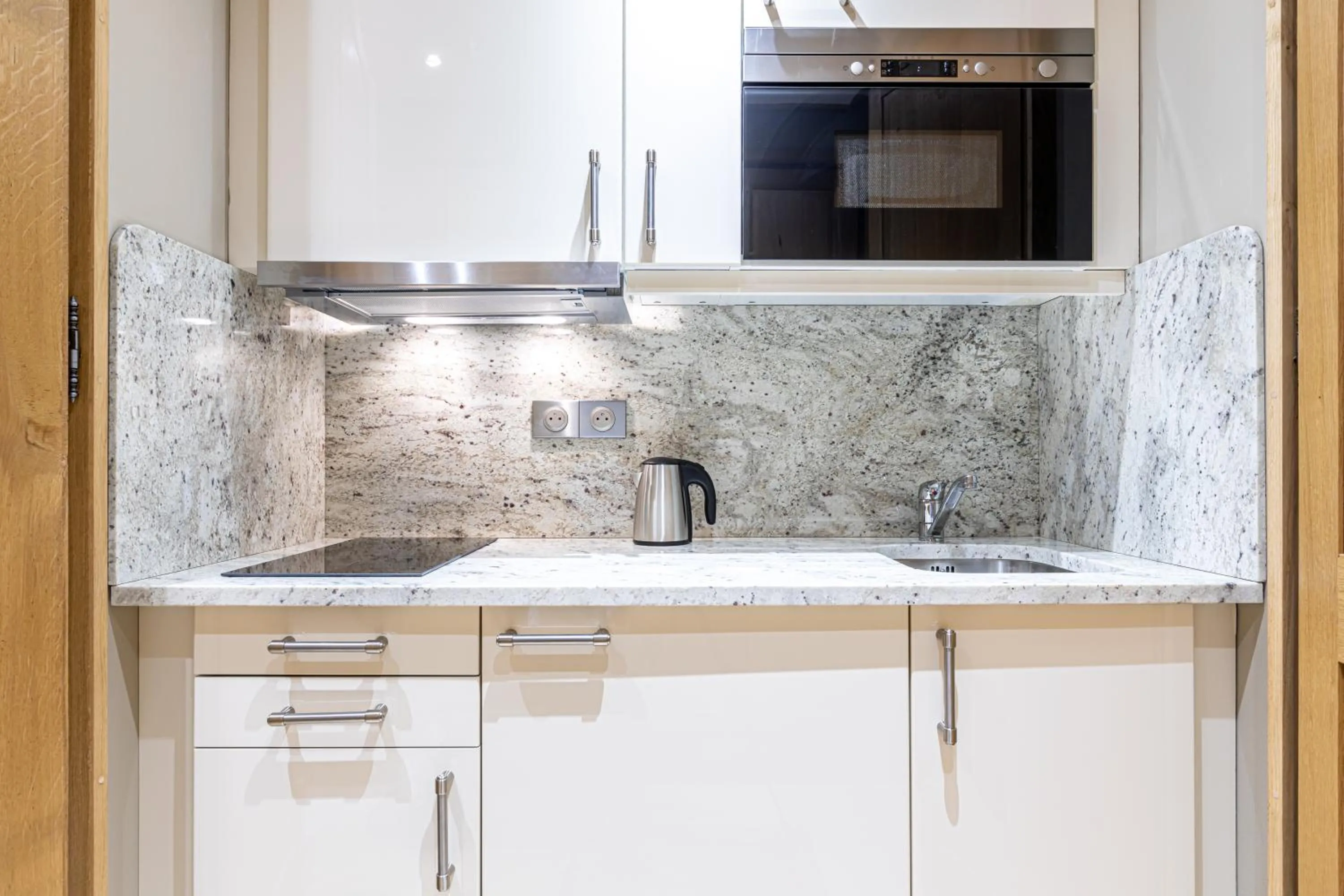 Kitchen or kitchenette in Les Jardins de St Cloud