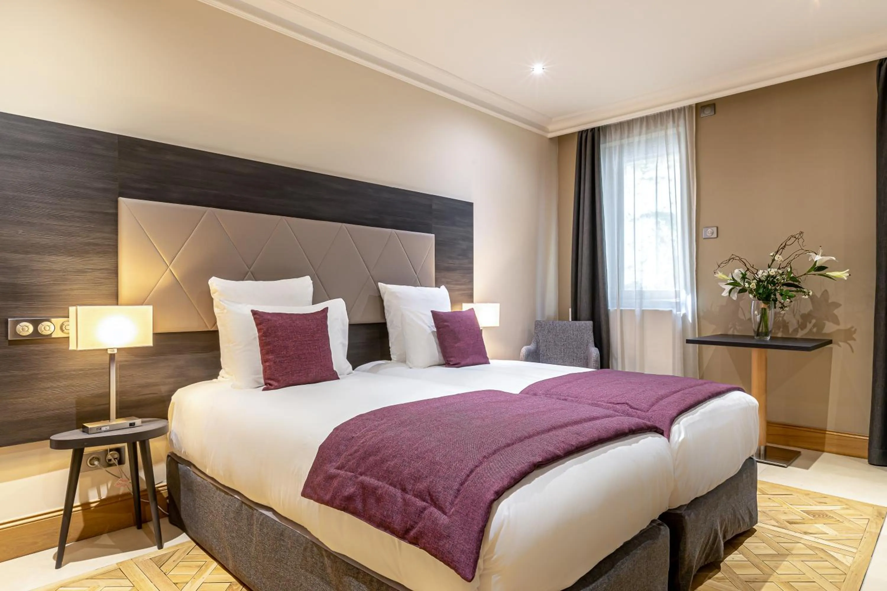 Bedroom, Bed in Les Jardins de St Cloud